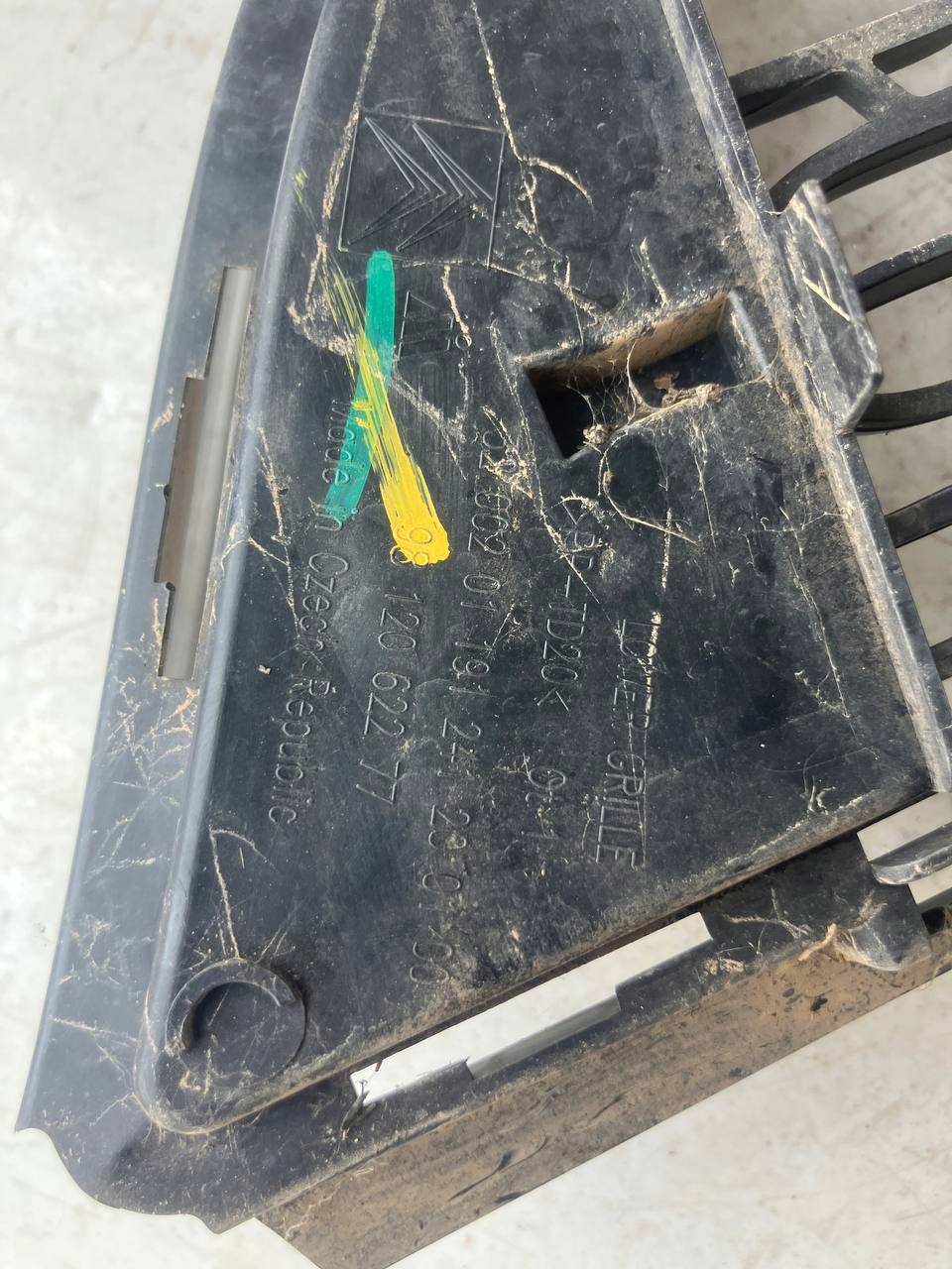 grid of a bumper front central lower CITROEN C3 III 9812062277