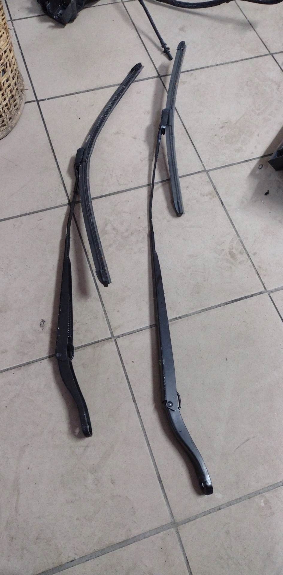 Важіль склоочисника правий лівий RENAULT Kangoo IV 21R