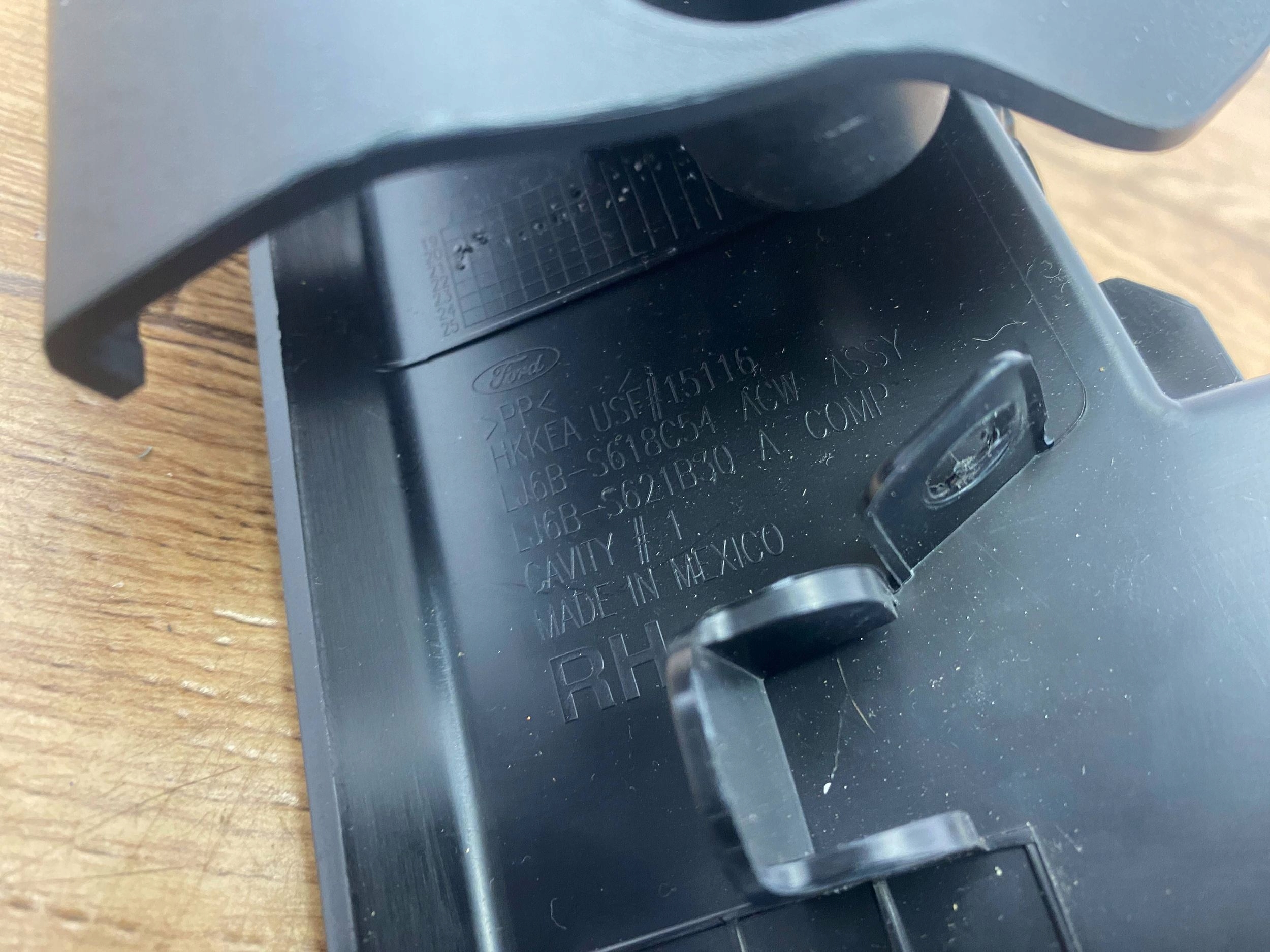 Blende Abdeckung szyny SITZ vorne links Ford Escape IV 2020+