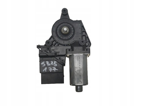 VW PASSAT B5 FL - SILNICZEK PODNSZENIA SZYBY LEWY TYŁ 3B9839751CM