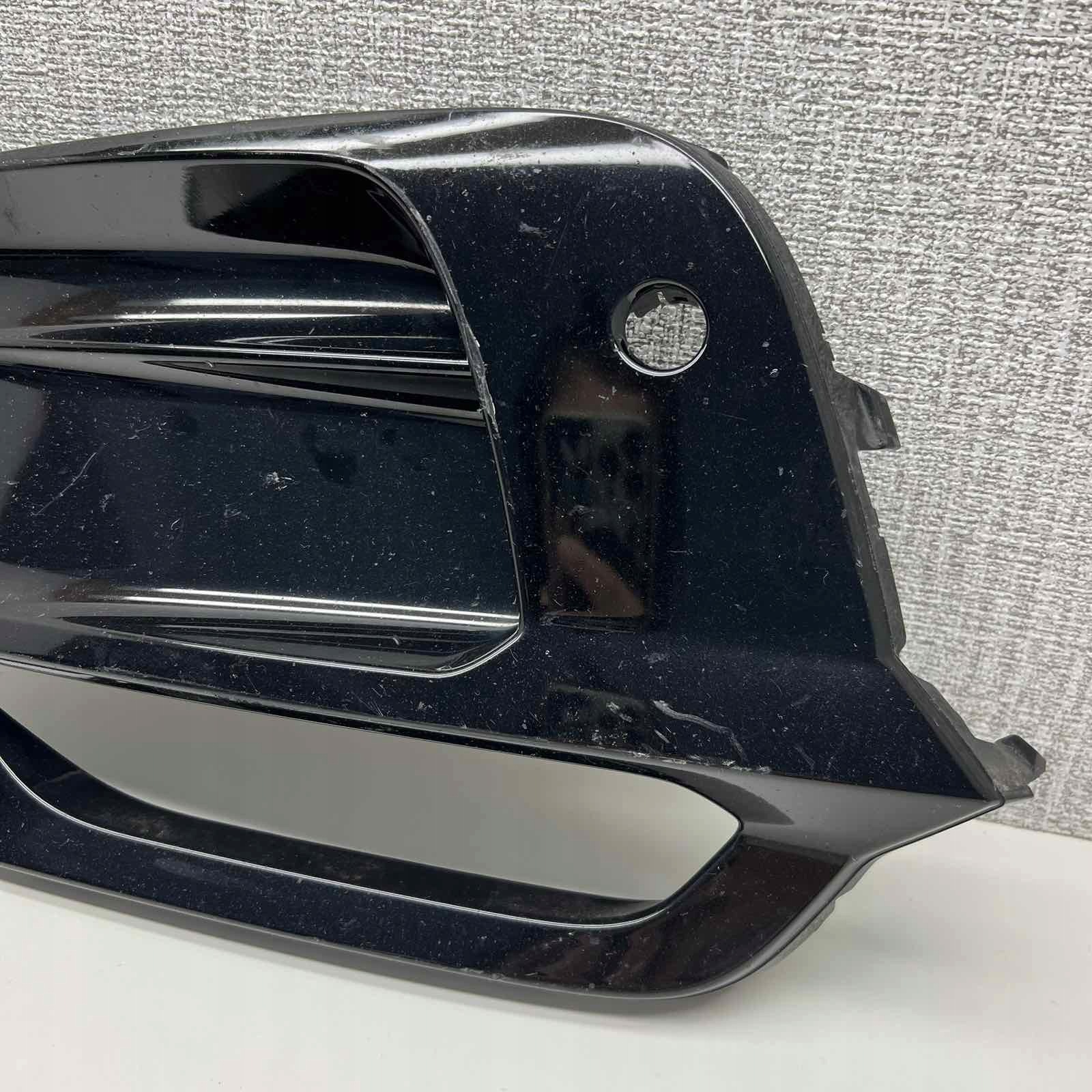 VOLVO S90 V90 R-design 2017-2020 grid of a bumper left 31425143