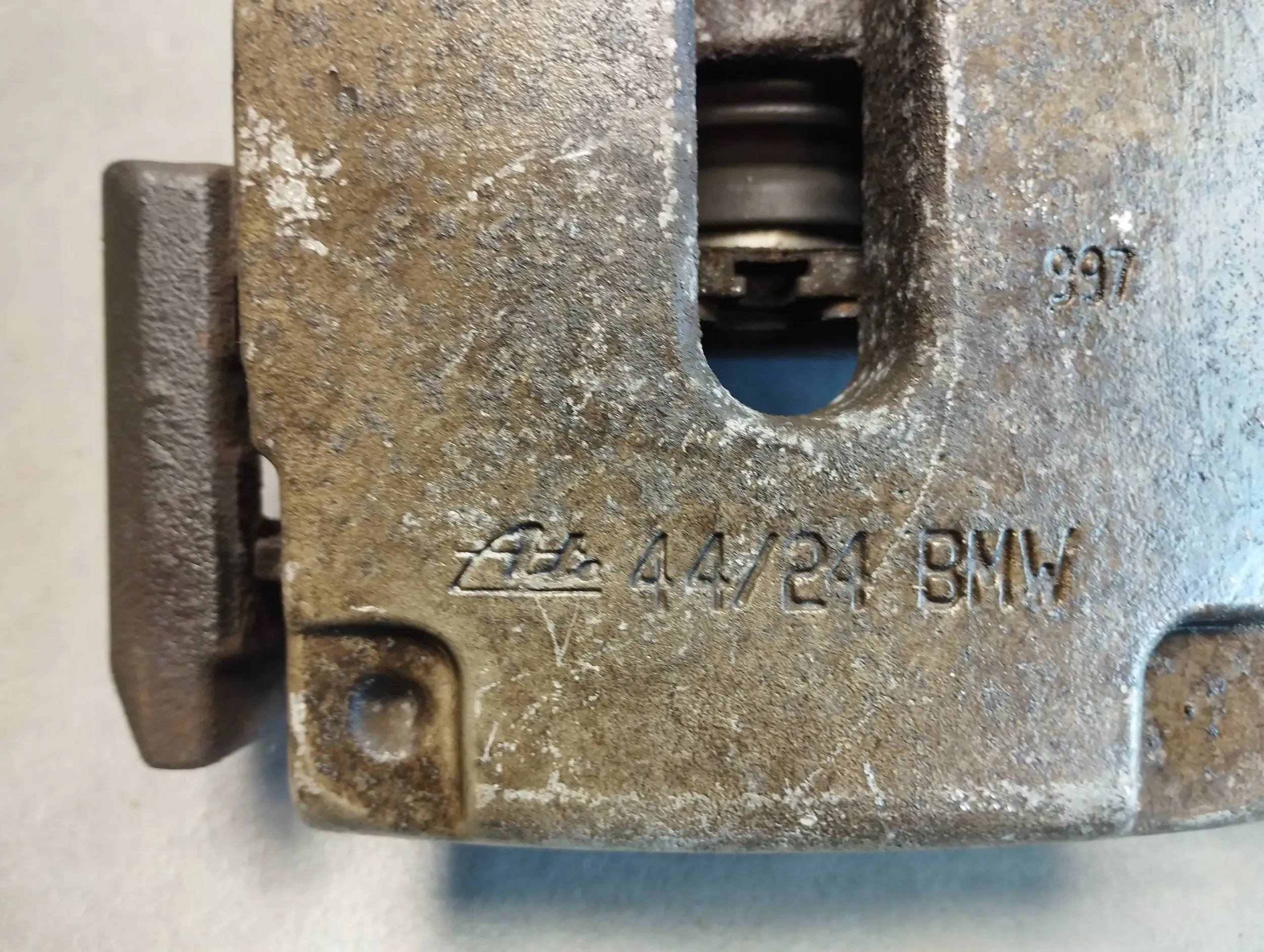 BMW X5 F15 caliper left rear part 44/24