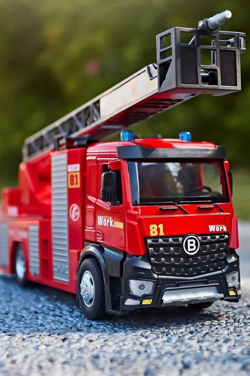 STRAŻ POŻARNA WÓZ STRAŻACKI Z POMPĄ WODA CIĘŻARÓWKA SAMOCHÓD DLA DZIECI Wiek dziecka 3 lata +