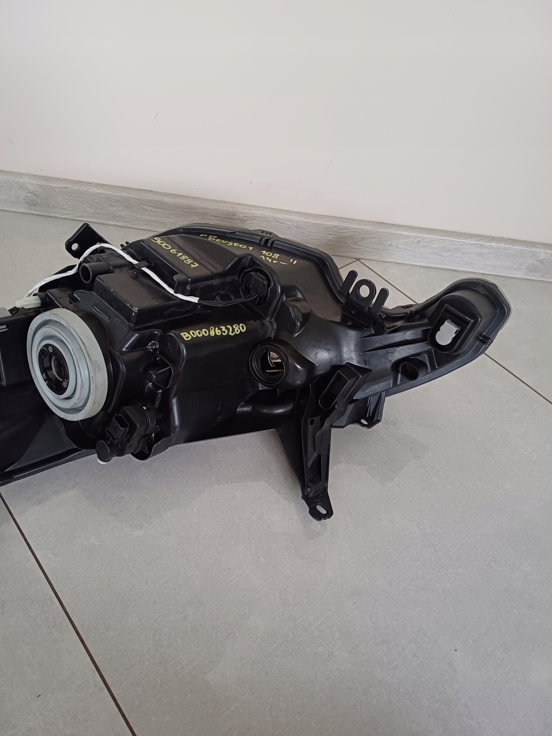 light right front Peugeot 108 II 14R- 90061887