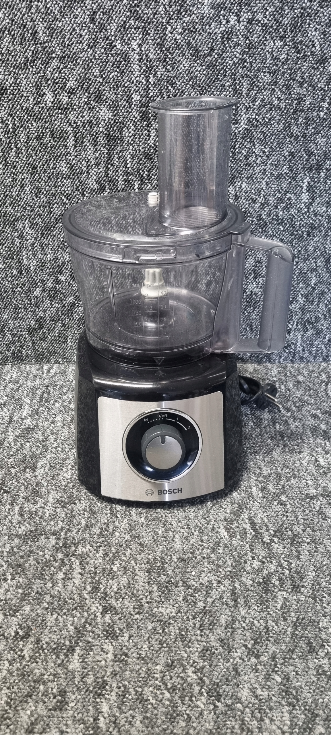 B359 Robot kuchenny Bosch MCM3501M OPIS!!!!!! Cechy dodatkowe Schowek na przewód sieciowy