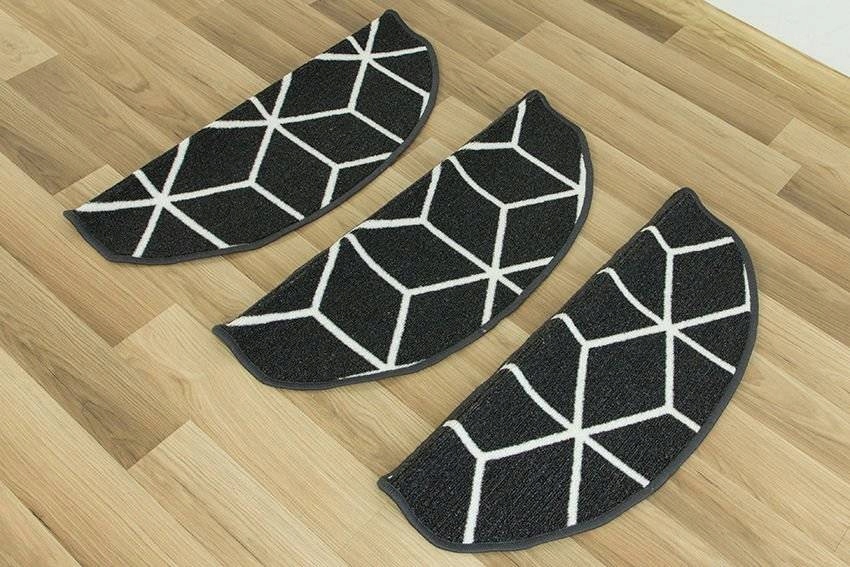 NAKŁADKI NA SCHODY DREWNIANE DYWANIKI Z CHODNIKA GRAFITOWE KRESKI CUBES 3D Materiał tkanina