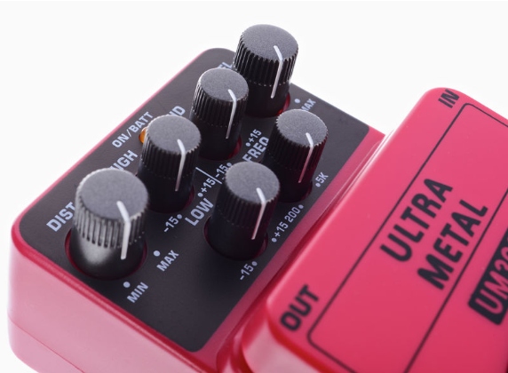 Efekt gitarowy Behringer UM300 Ultra Metal Model 111470