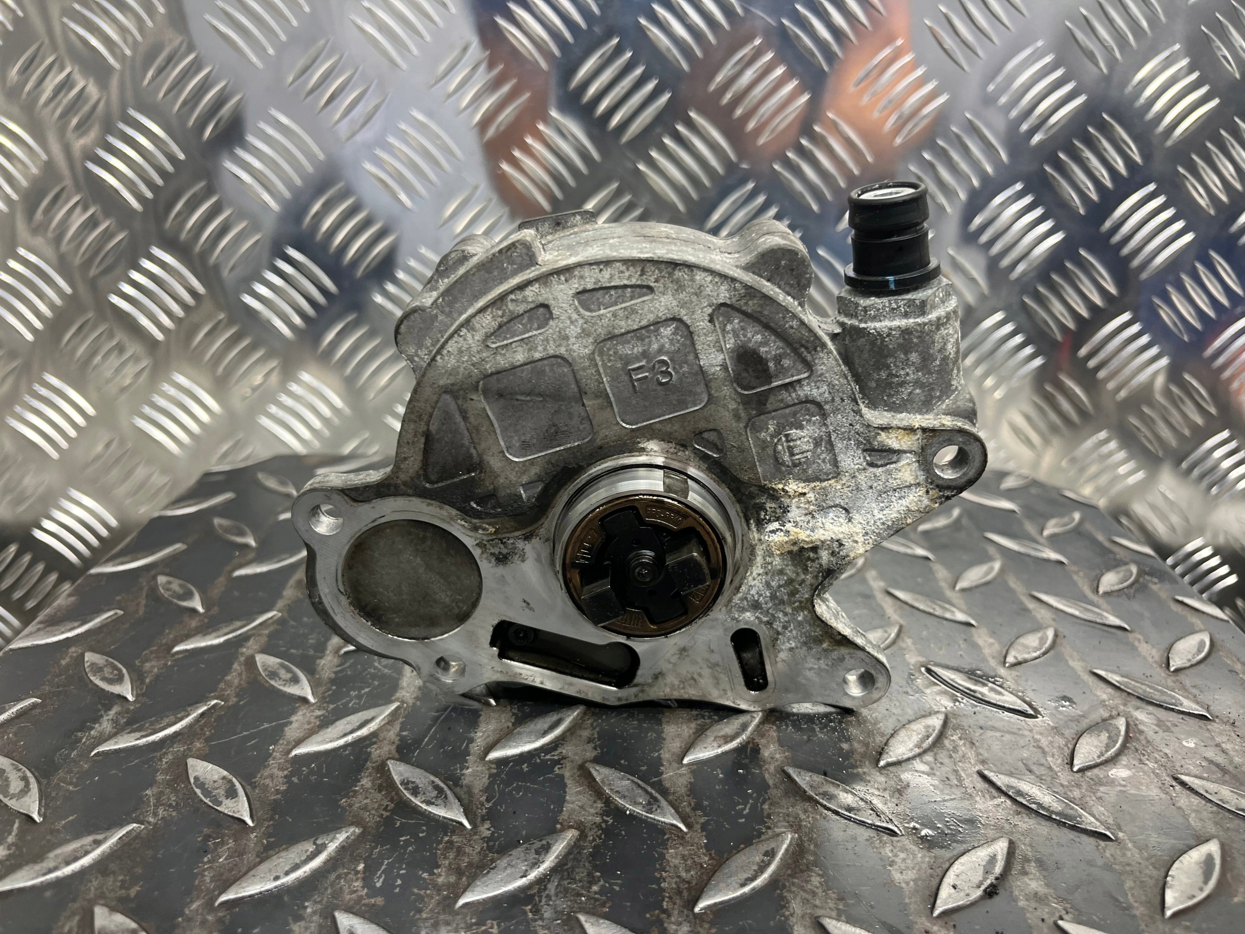 Pompa VACUM VAKUM AUDI A4 B8 03L145100