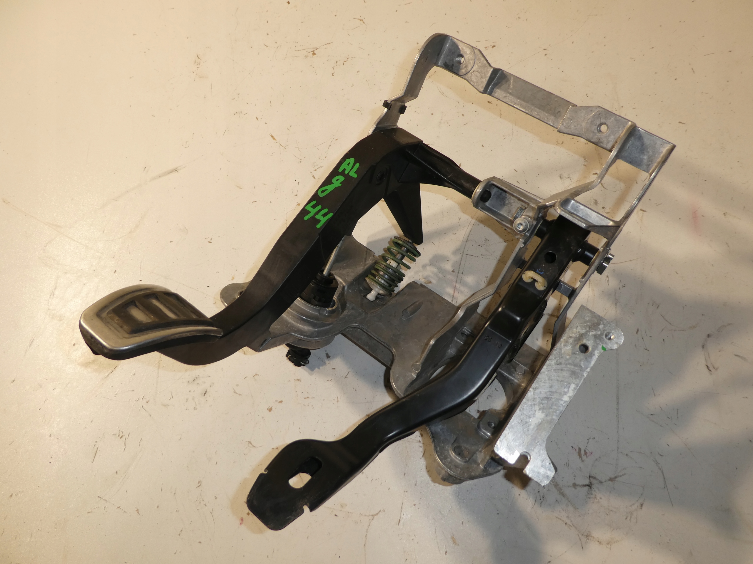 AUDI A4 B8 A5 PEDAL freins support 8K1721117