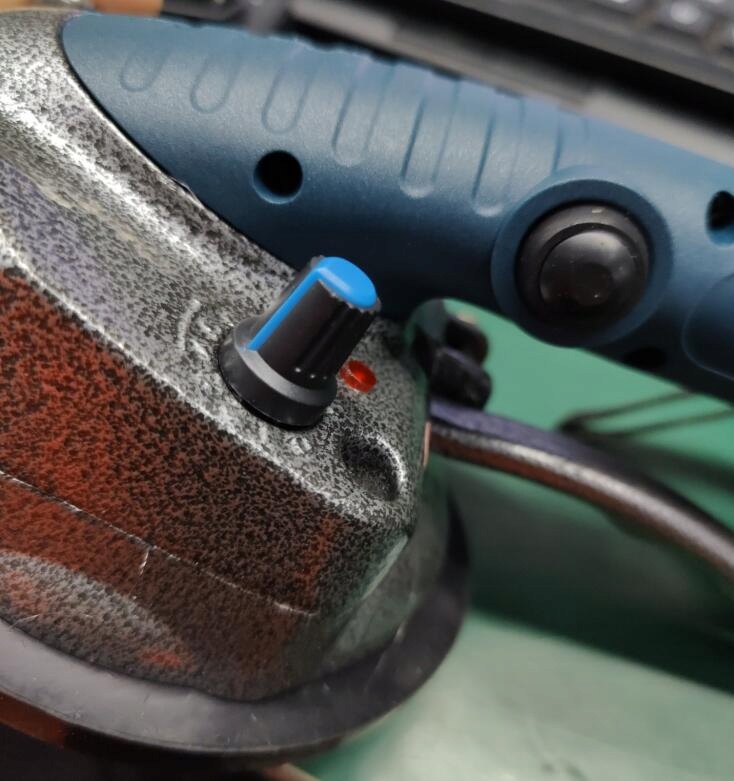 WIBRACYJNA PRZYSSAWKA DO PŁYTEK UKŁADANIA 12V Marka inna