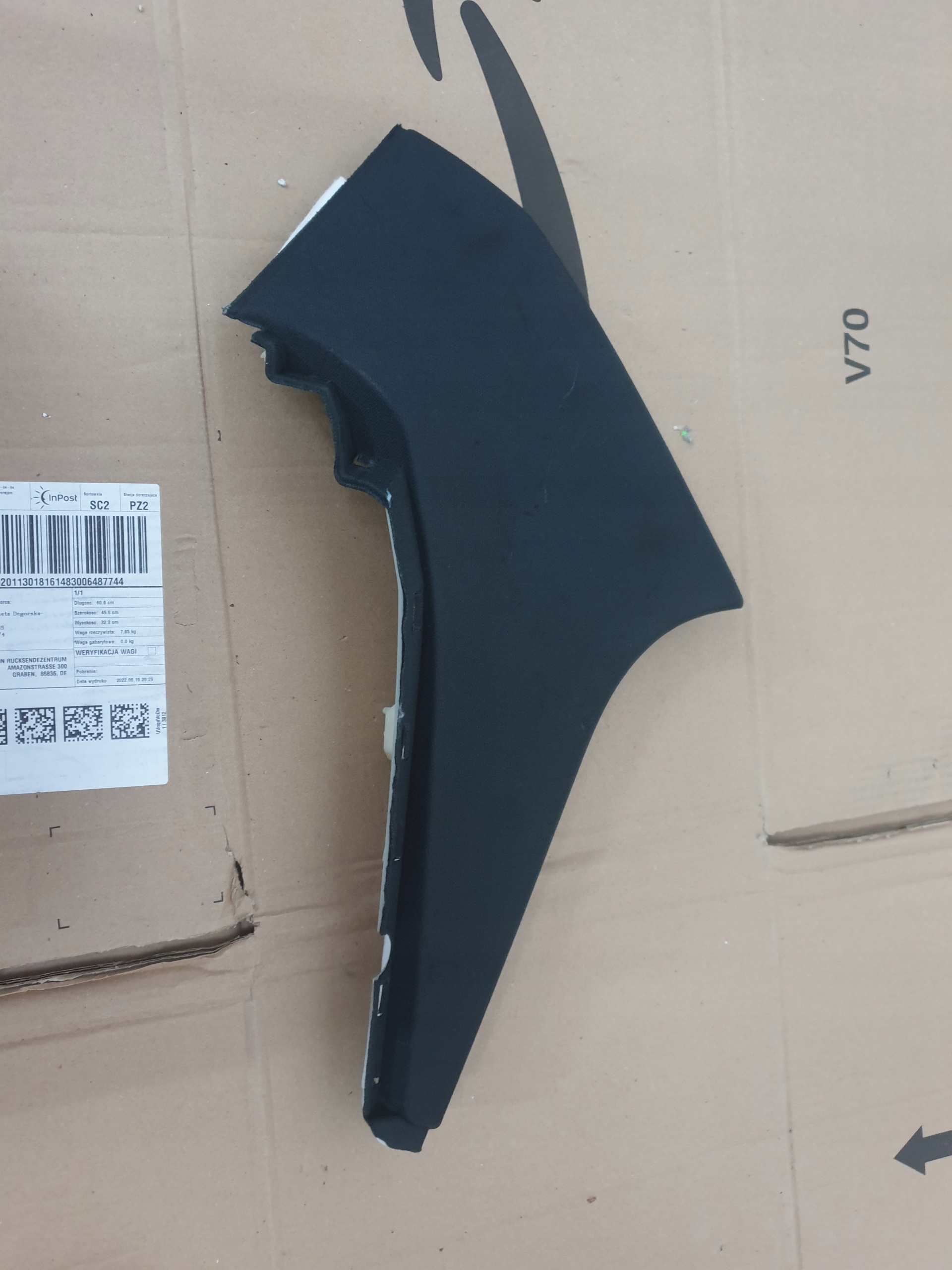 AUDI Q8 обшивка C-стойки правая черная