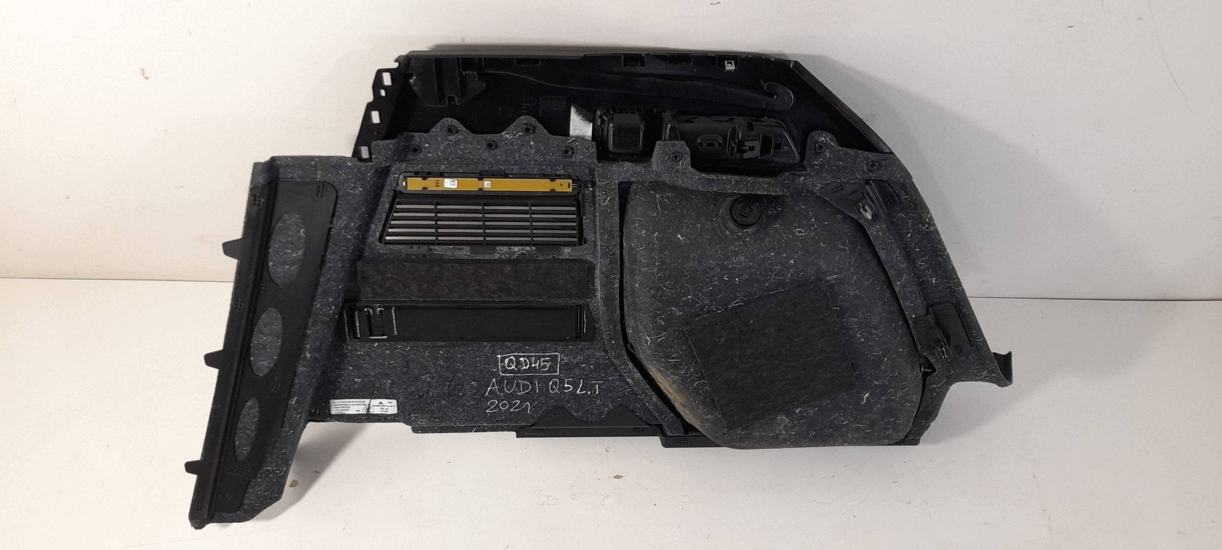 Audi Q5 SQ5 FY boot upholstery left 80A863879BB (QD45)