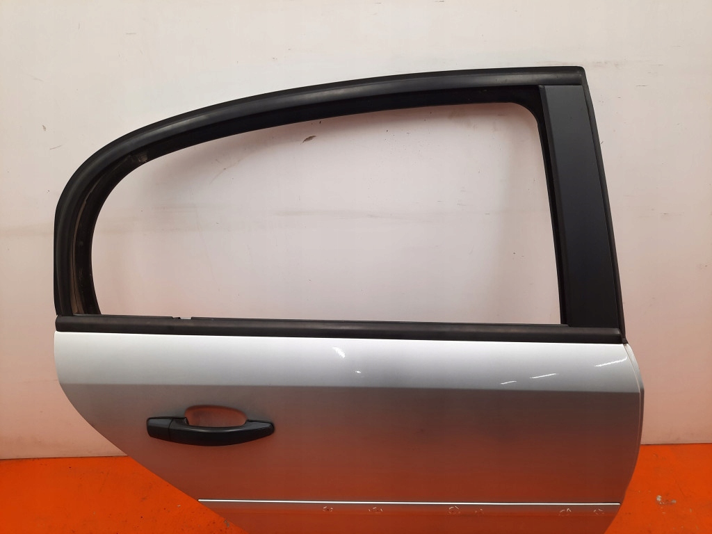 OPEL VECTRA C 02-05 DRZWI TYŁ TYLNE PRAWE Z157 Numer katalogowy części 01