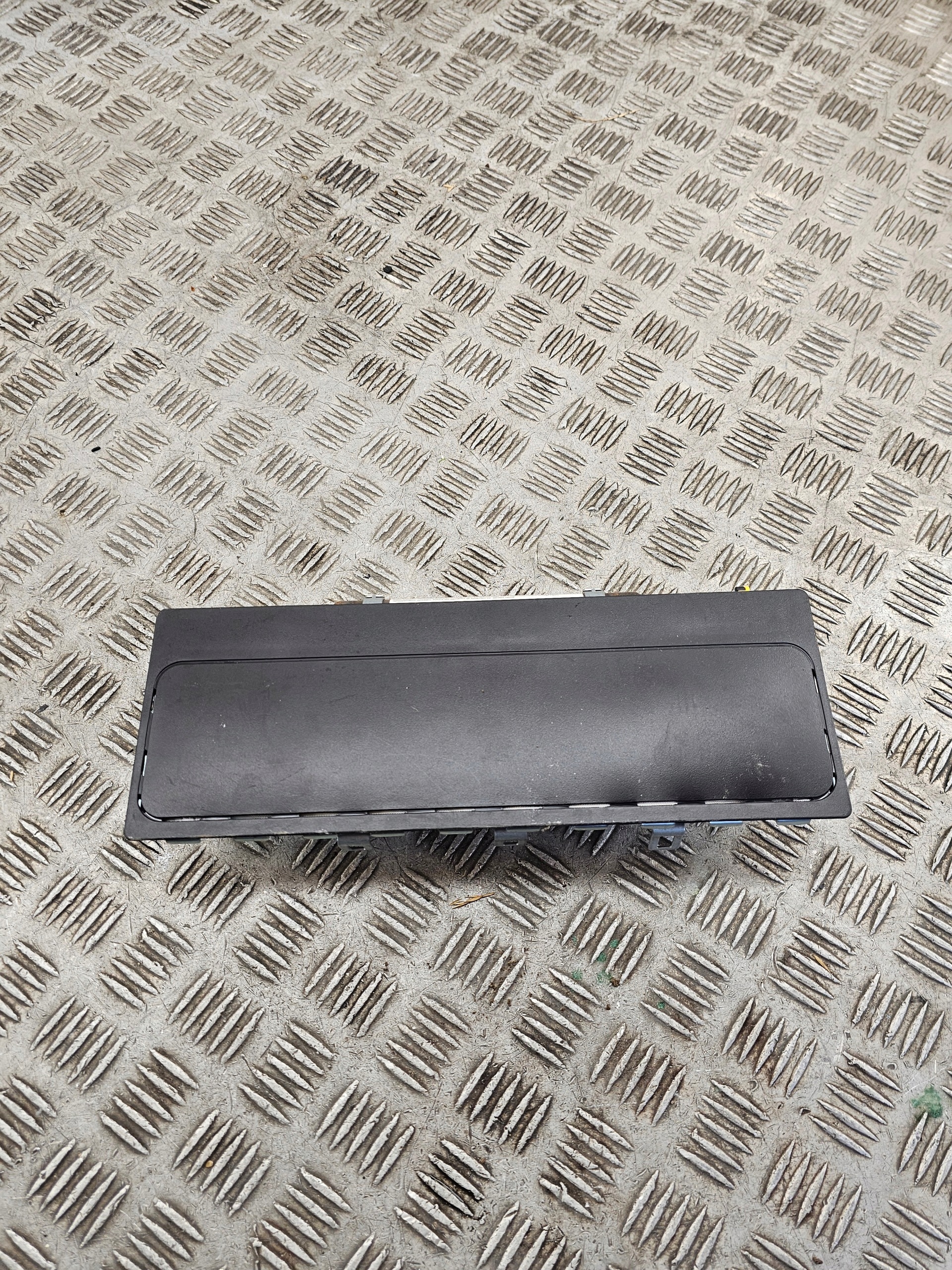 VOLKSWAGEN PASSAT B8 knee airbag 3G2880842E