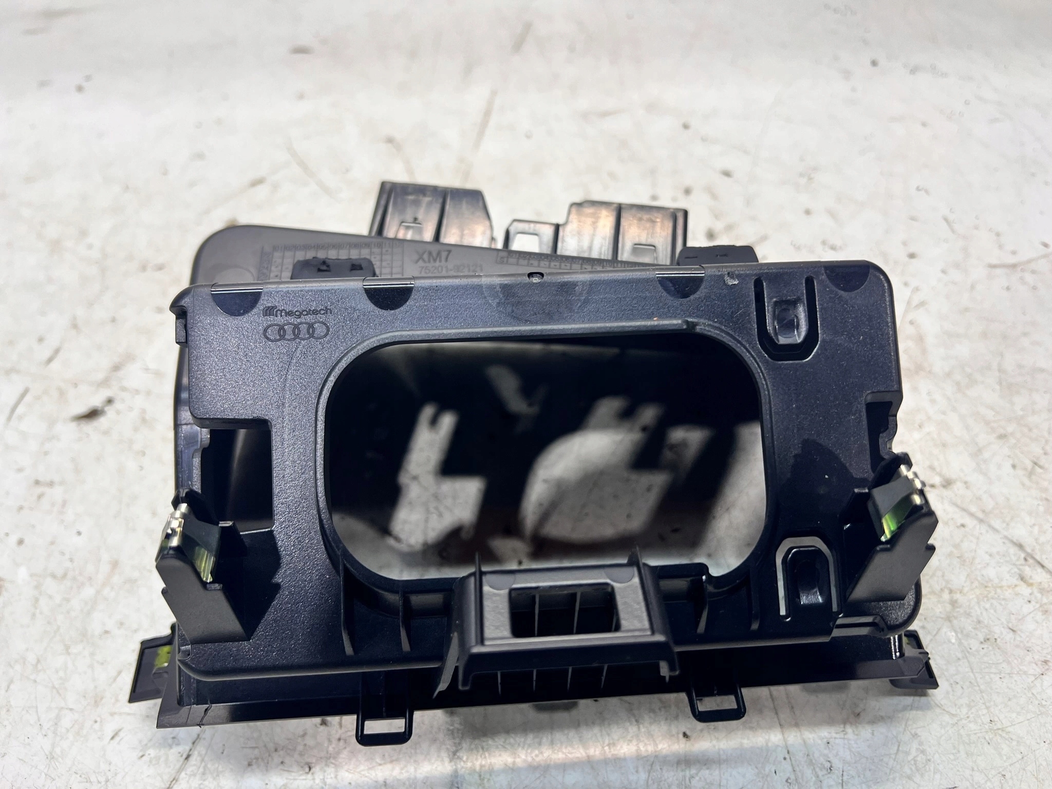 passenger compartment plato consoles AUDI A3 8Y 8Y2864131C