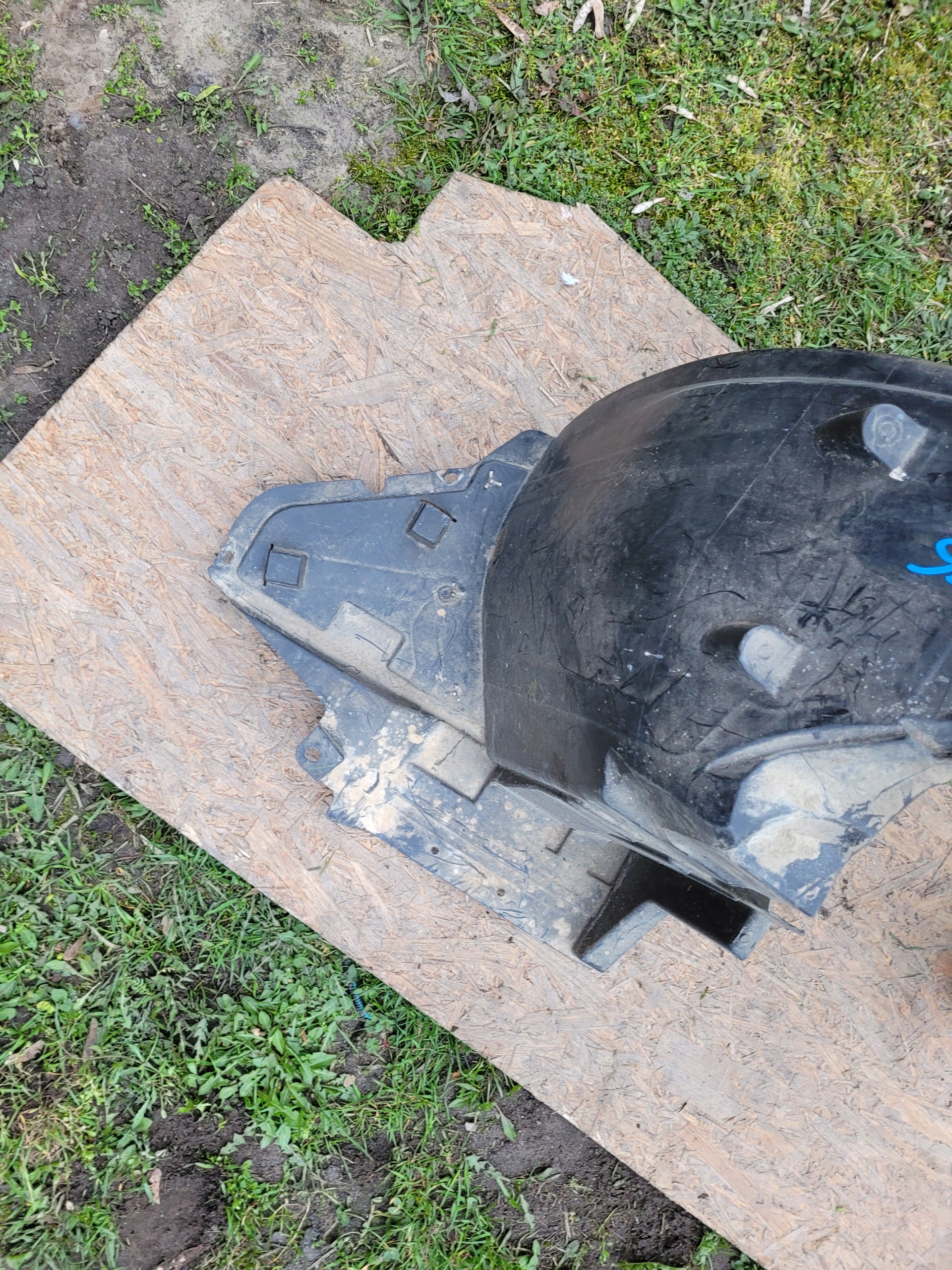 mudguard front front right NISSAN MICRA K13