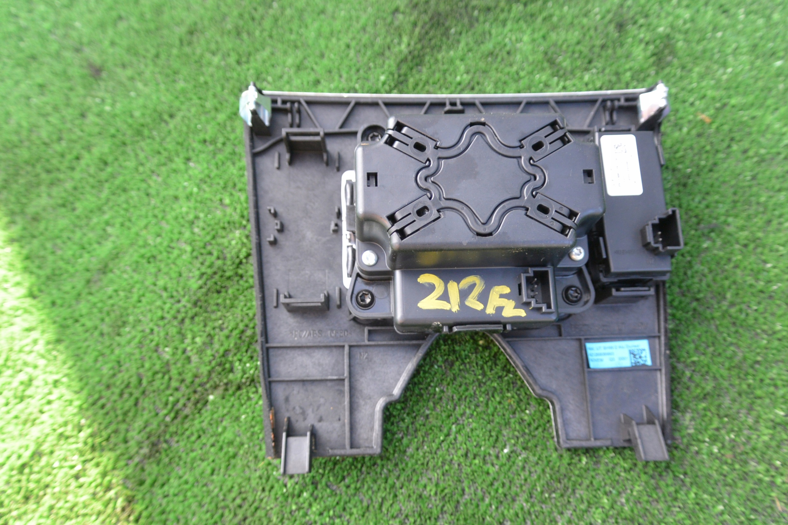 POKRETLO MULTIMEDIA regulation PRZYCISKI frame TUNELU MERCEDES E W212 KPL