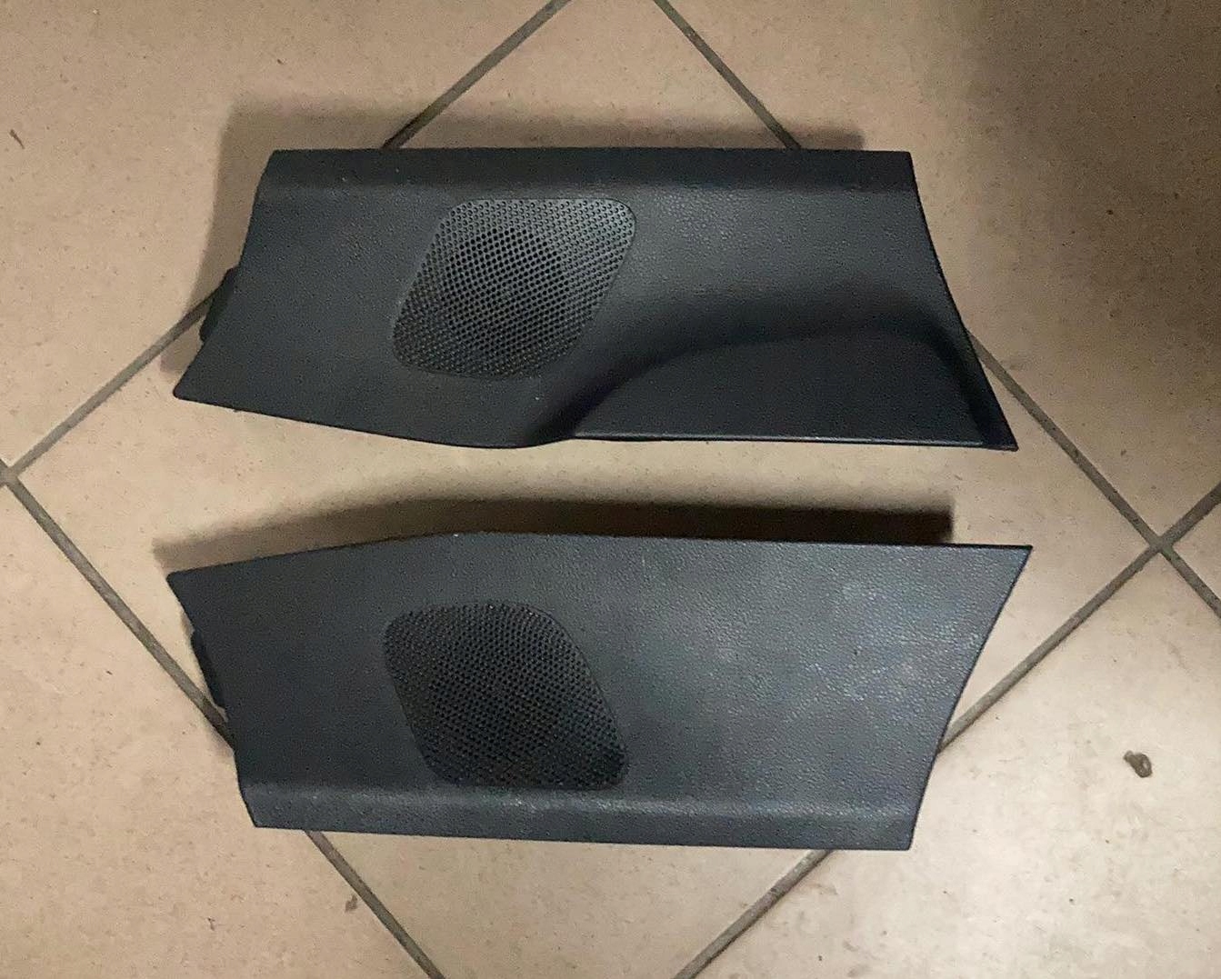 OSŁONA MASKOWNICA GŁOŚNIKA PRAWA RENAULT SCENIC IV