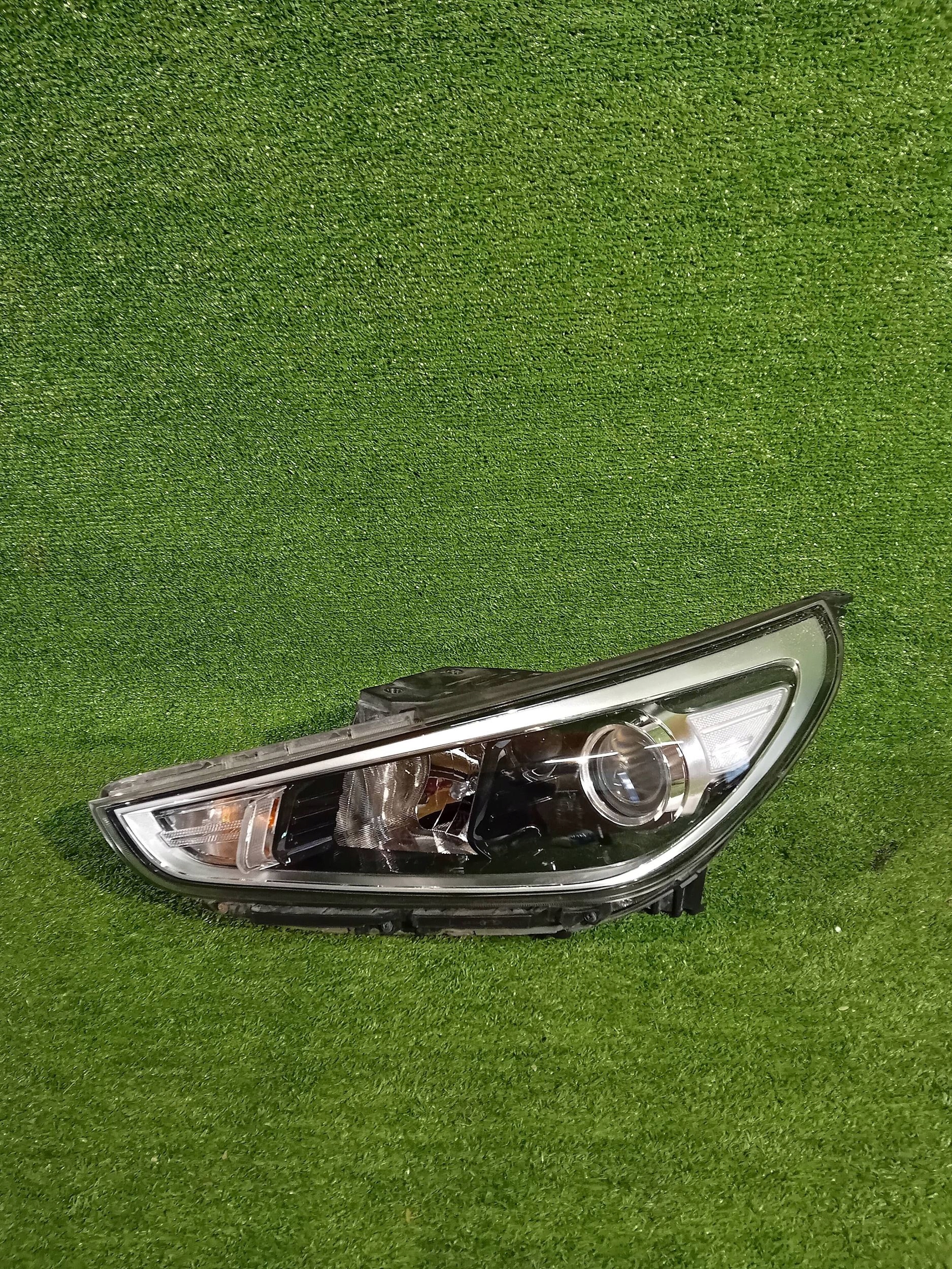 REFLEKTOR left front HYUNDAI I30 III 17- without DOSWIETLENIA NR.R893
