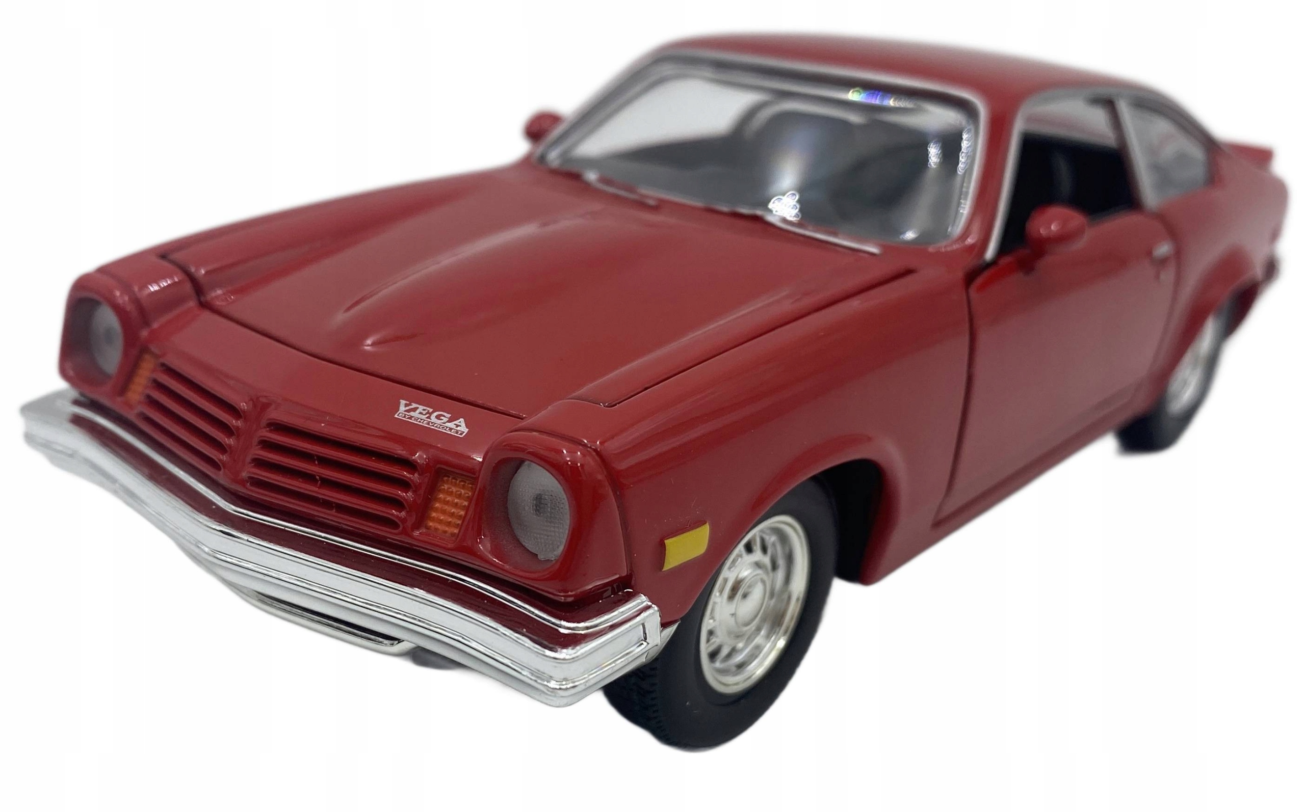 Chevrolet Vega 1974 1:24 Motormax 79046 červená