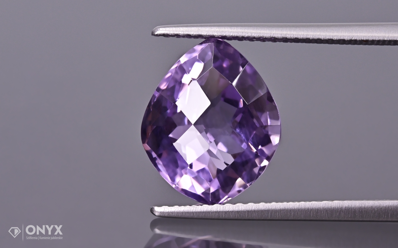Ametyst fazetovaný nepravidelný 12,5x10,5 mm