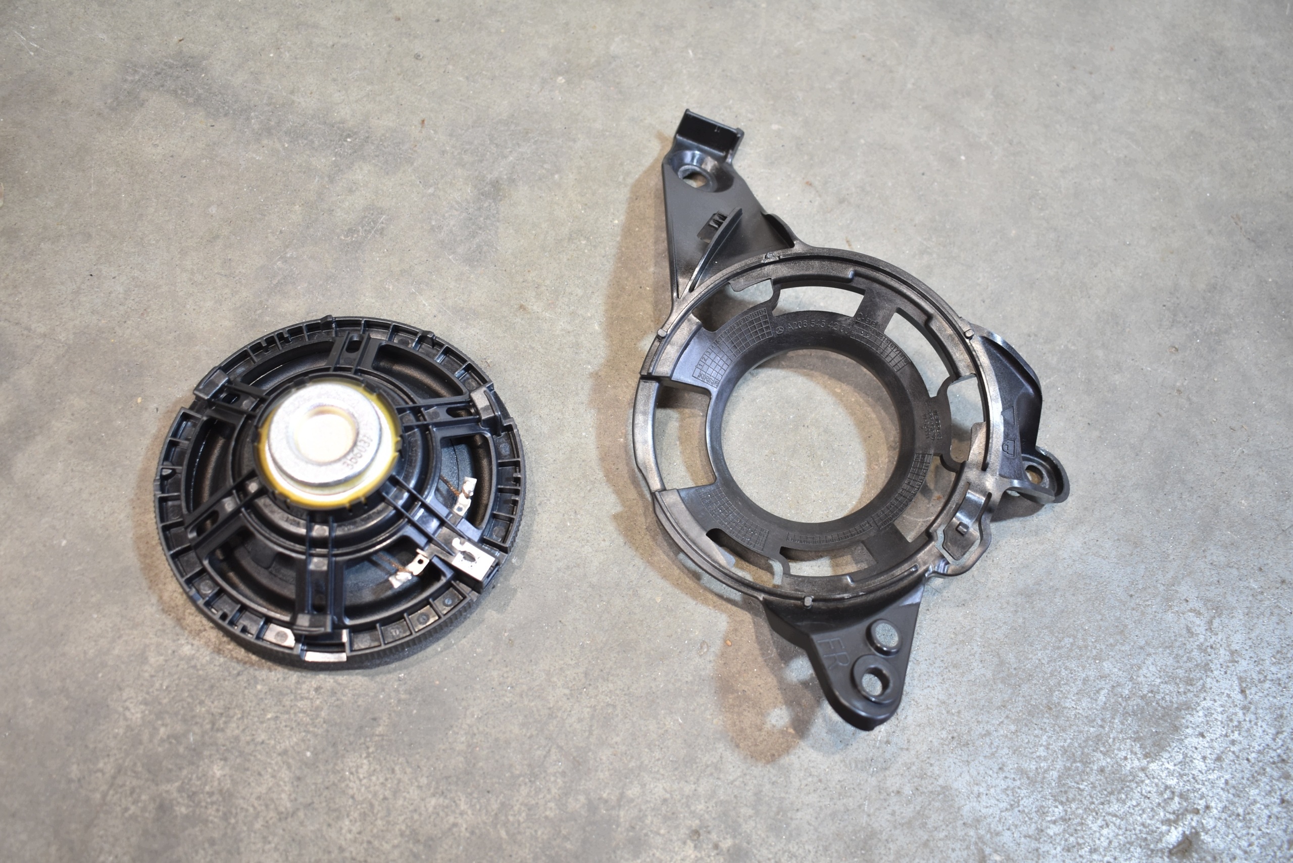 IDEALNY speaker door front front right MERCEDES W206 1