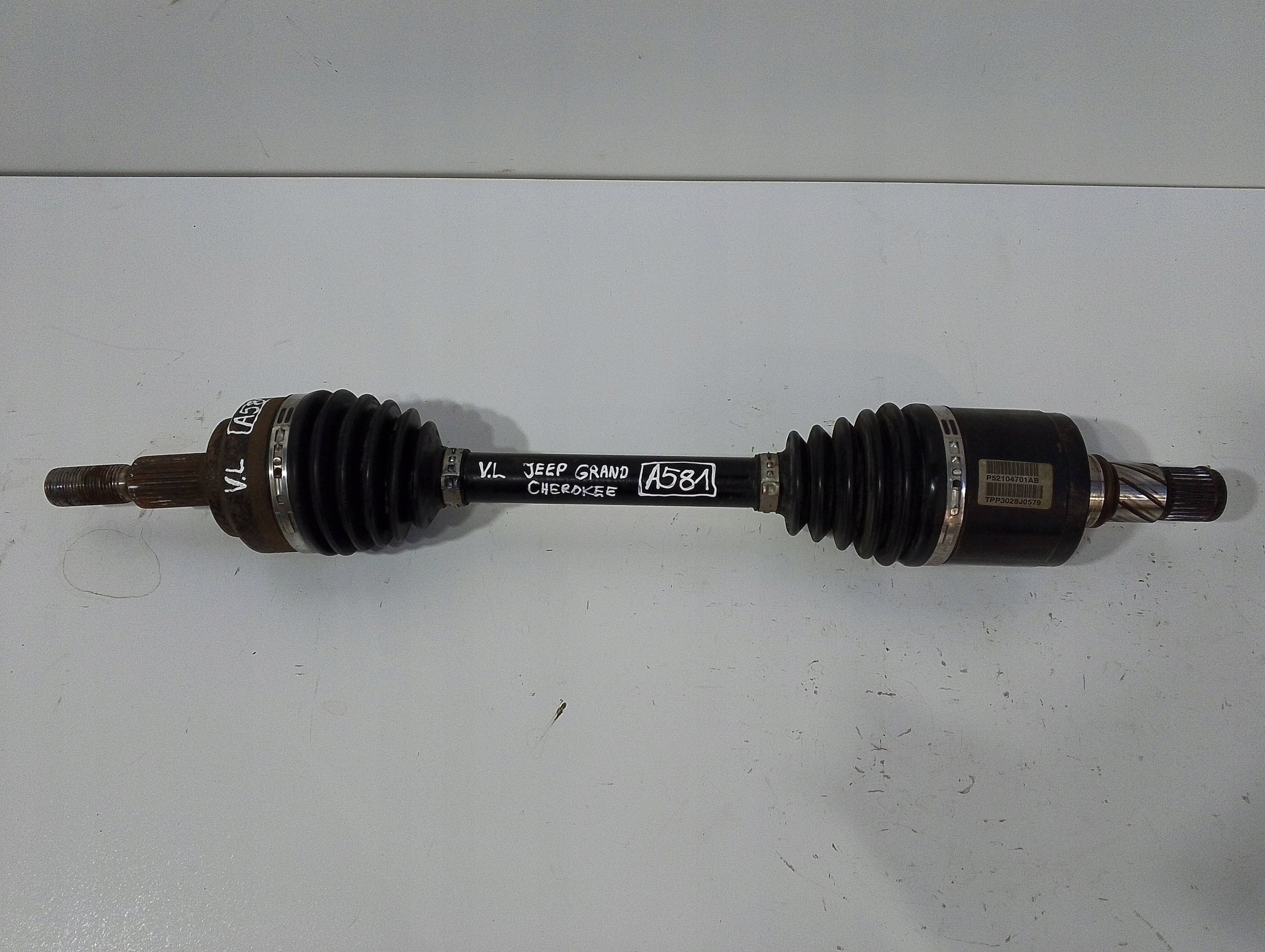 Jeep Grand Cherokee WK 3,0 CRD semi-axis front left P52104701AB (A581)