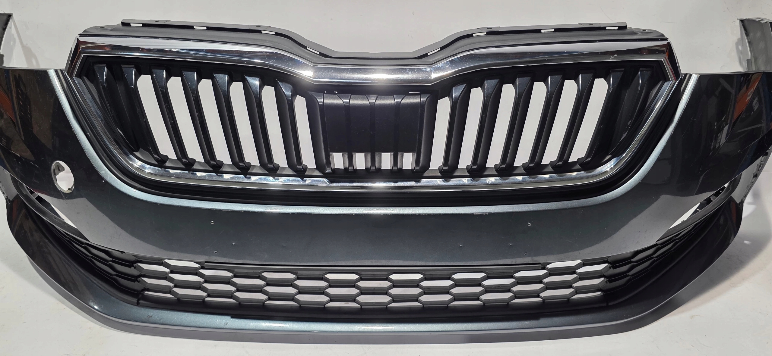 front bumper grille SKODA SCALA 19-23 original 657807221