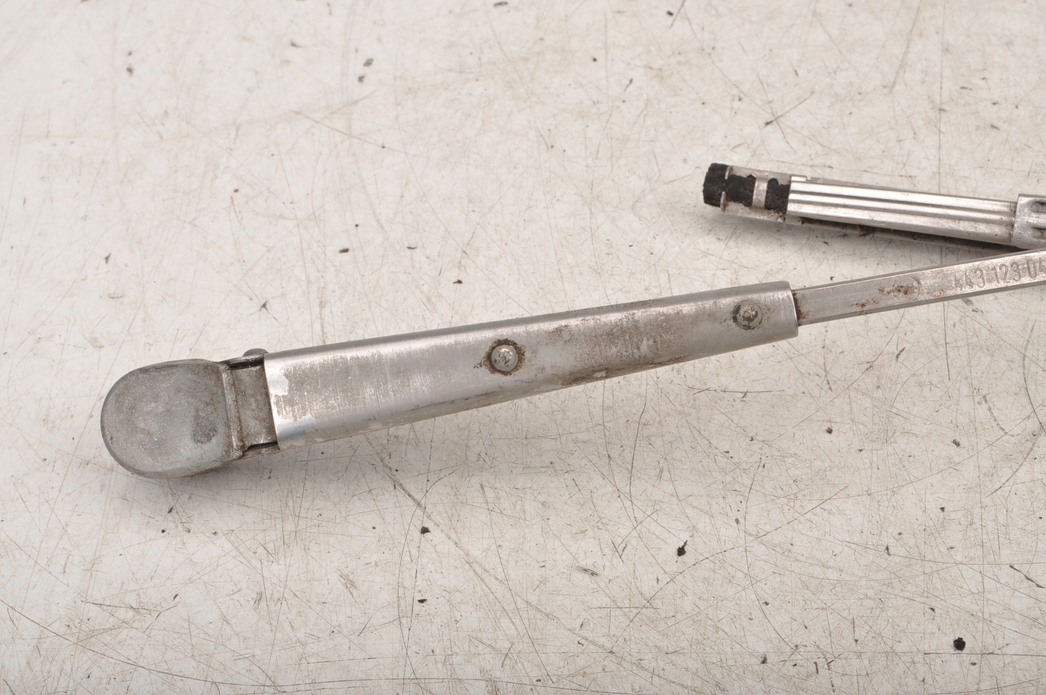 SKODA OCTAVIA 985 RAMIE WYCIERACZKI PRZOD PIORO Car type Passenger cars