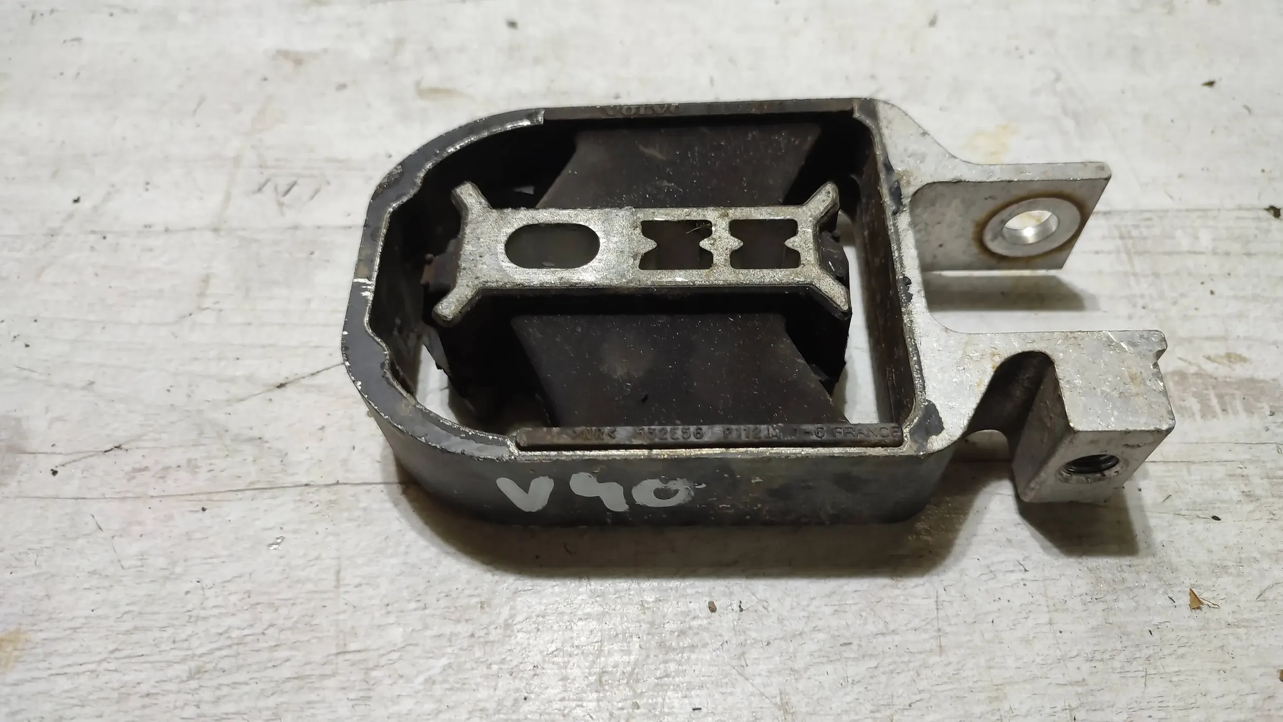 Volvo V40 II 2018r Wsporniki and lapy engine mount