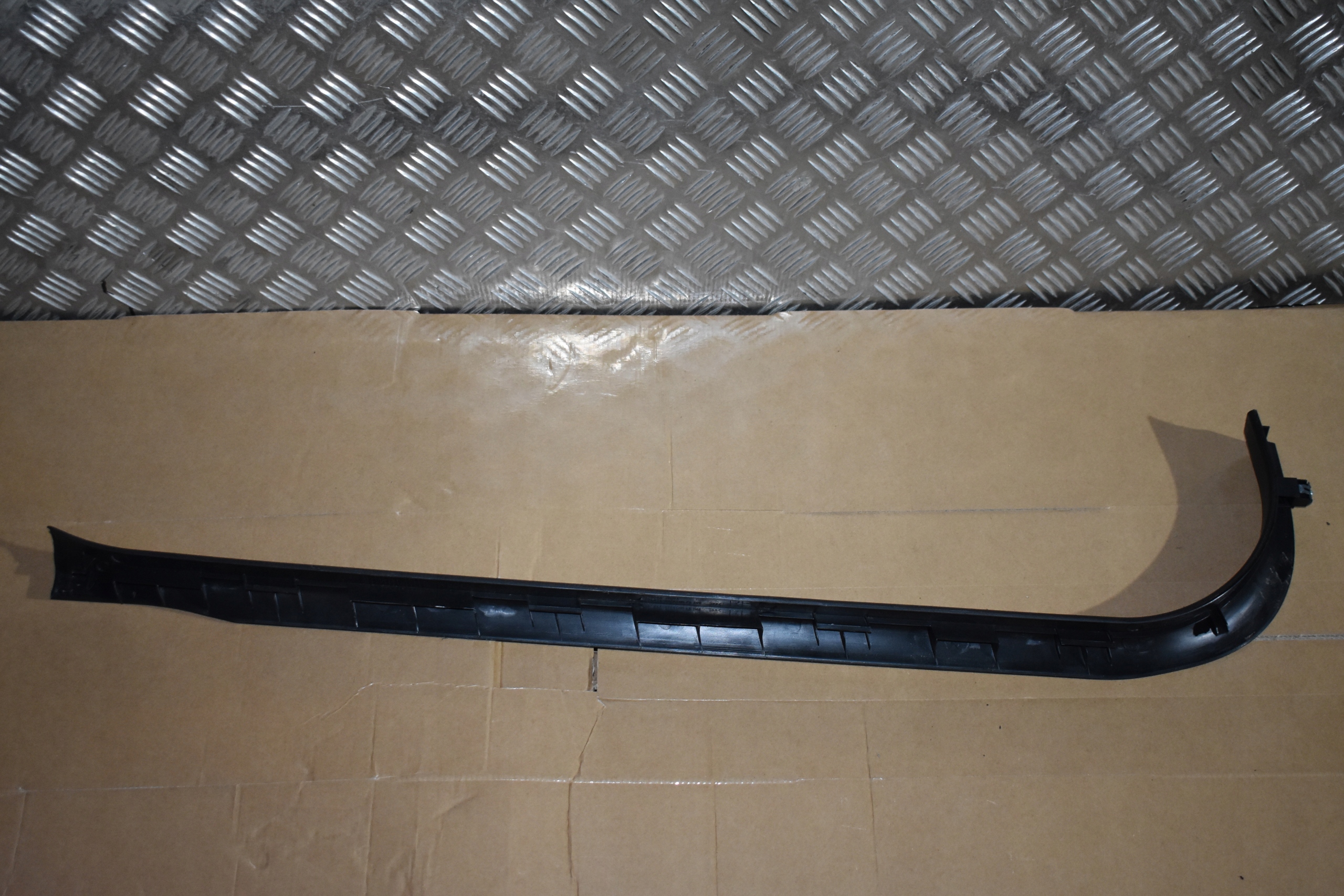 IDEALNA moulding cap threshold right NISSAN GT-R R35 1