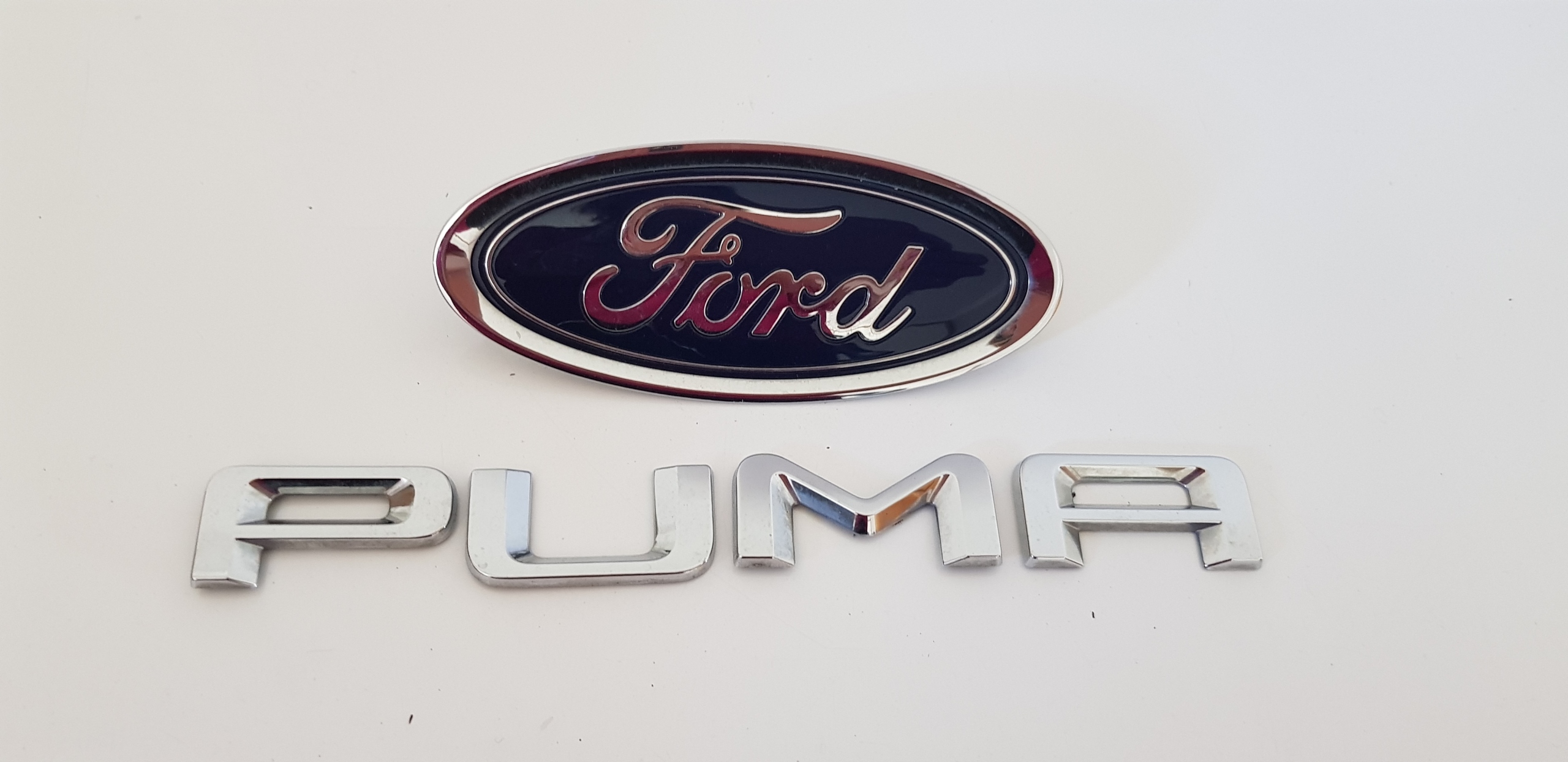 Ford Puma Znak Emblém Zadná Časť