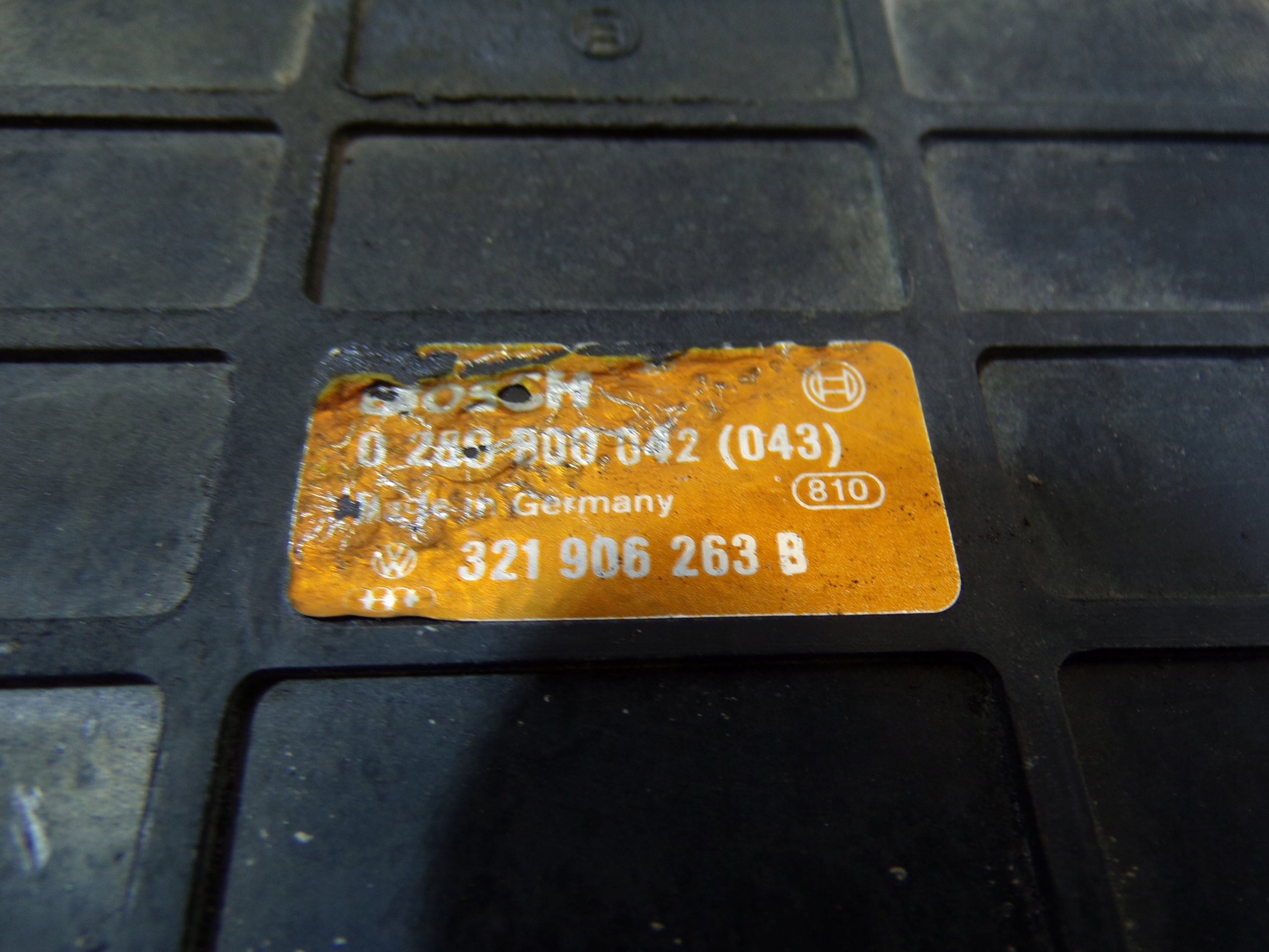 computer control unit of the engine VOLKSWAGEN SCIROCCO 1 and 1.8 321906263B