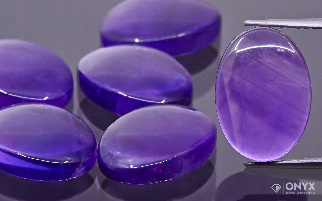 Ametyst A konvexní mělký ovál 14x10 mm