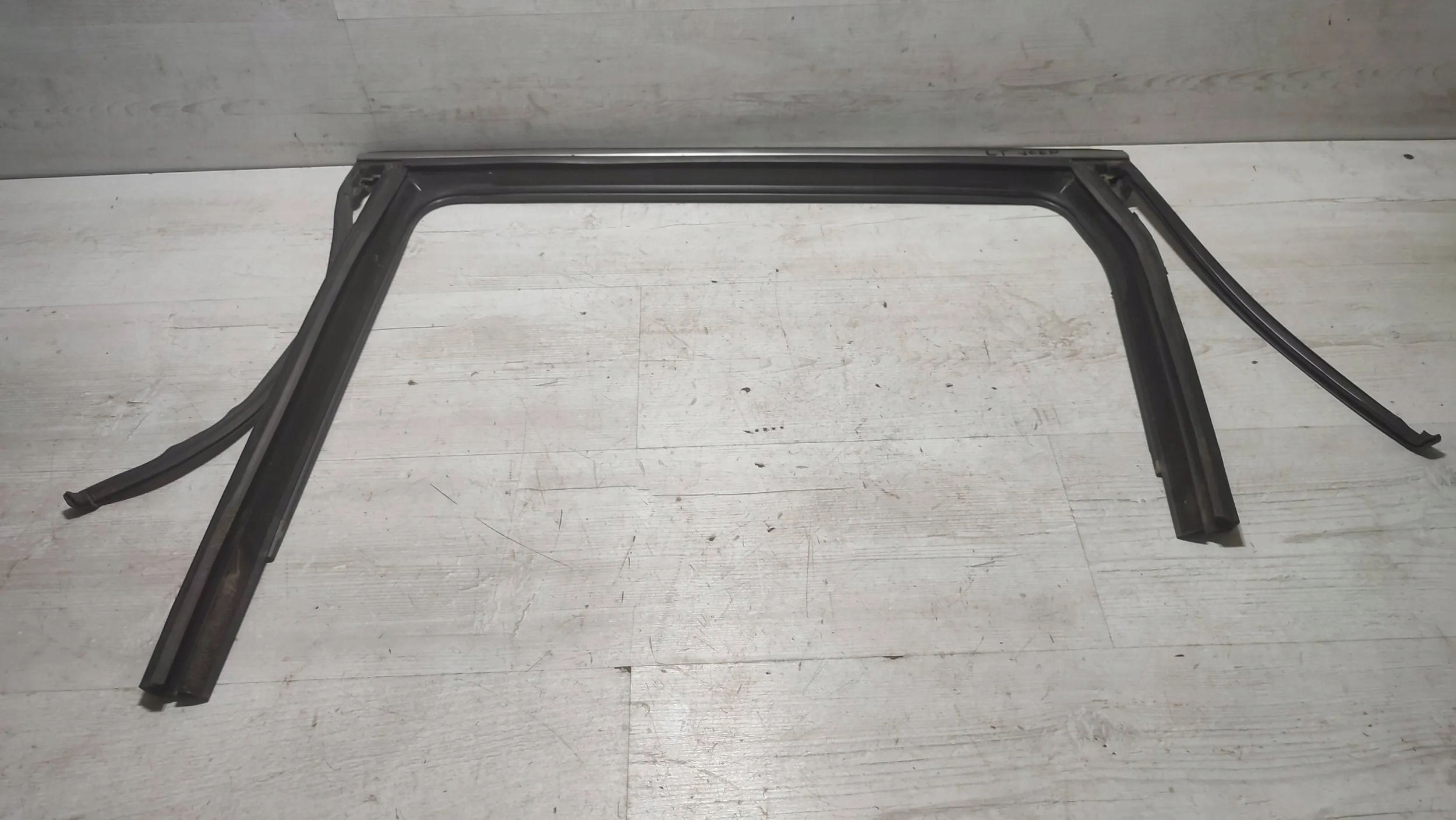 Jeep Cherokee 2015 rear part side left rubber gasket door tylnych