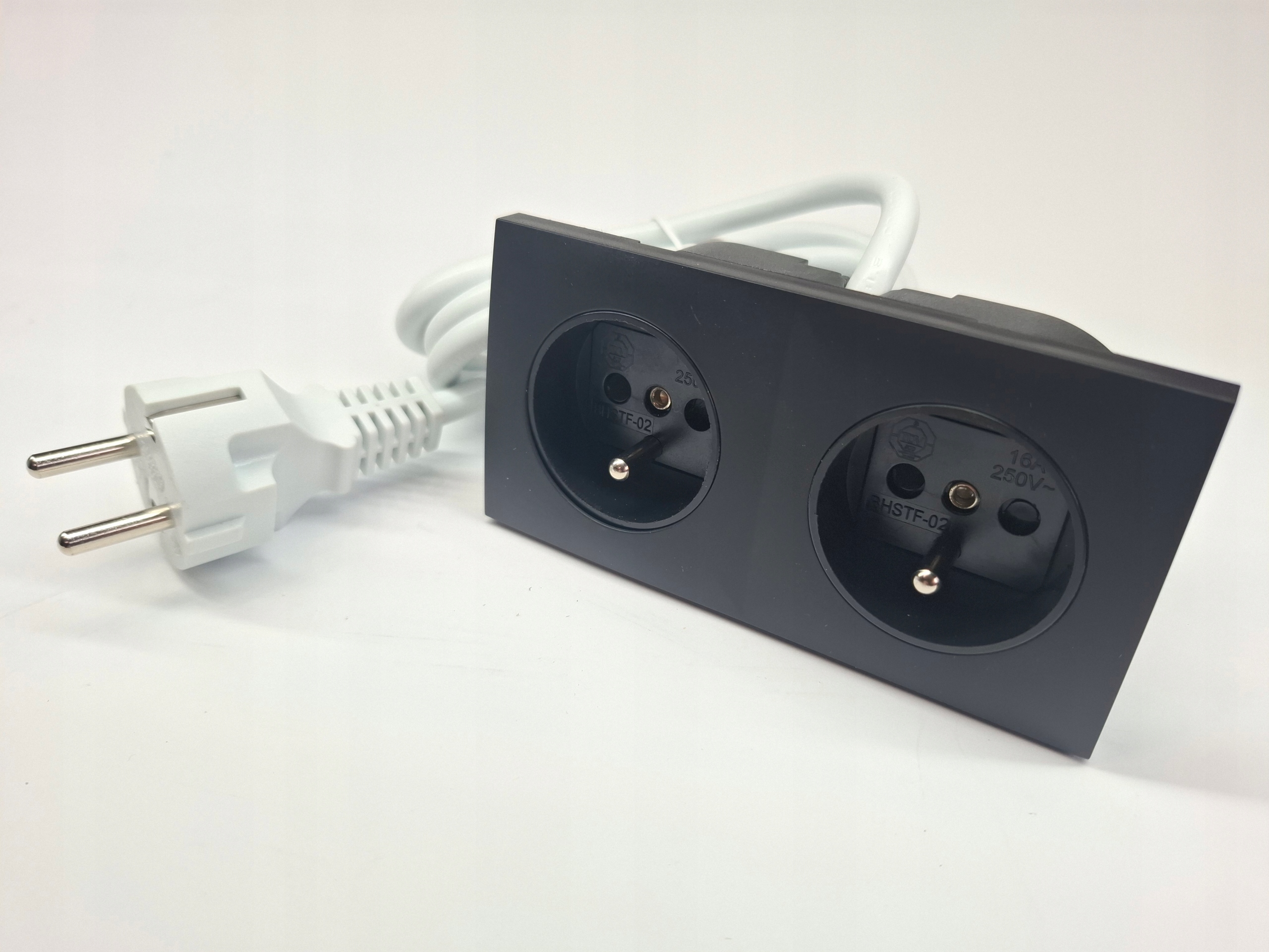 Elektrická zásuvka dvojitá 2x230 V, zasouvací, černý nábytkový port