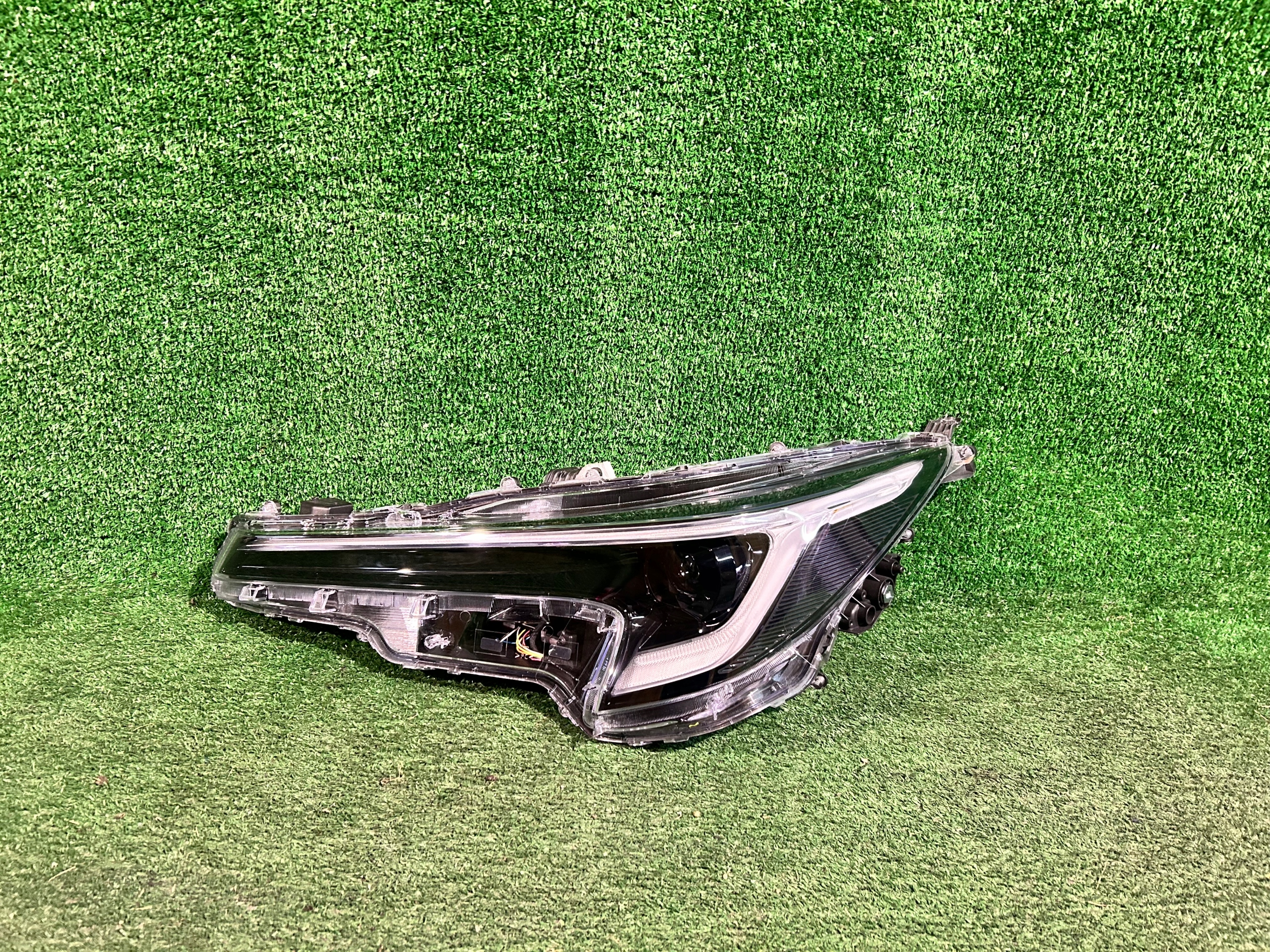 REFLEKTOR left TOYOTA COROLLA E21 HB full led LIFT