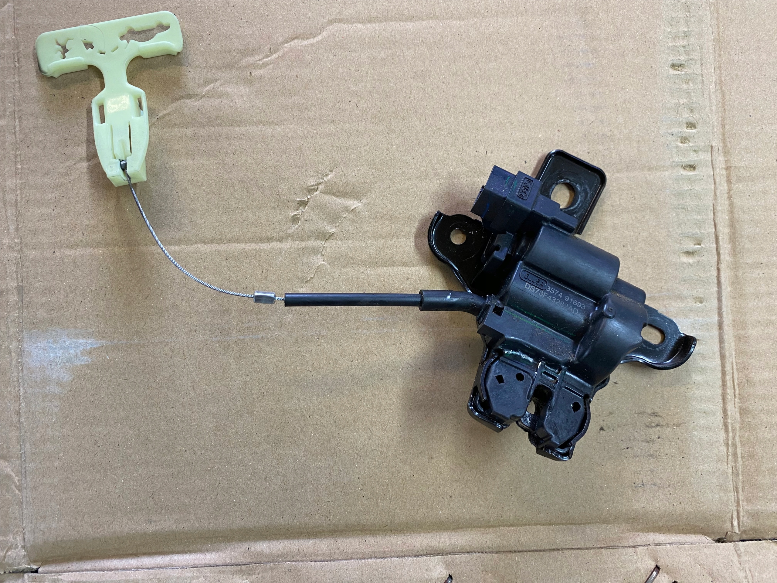 MECHANIZM OTWIERANIA KLAPY FORD MUSTANG VI FAST