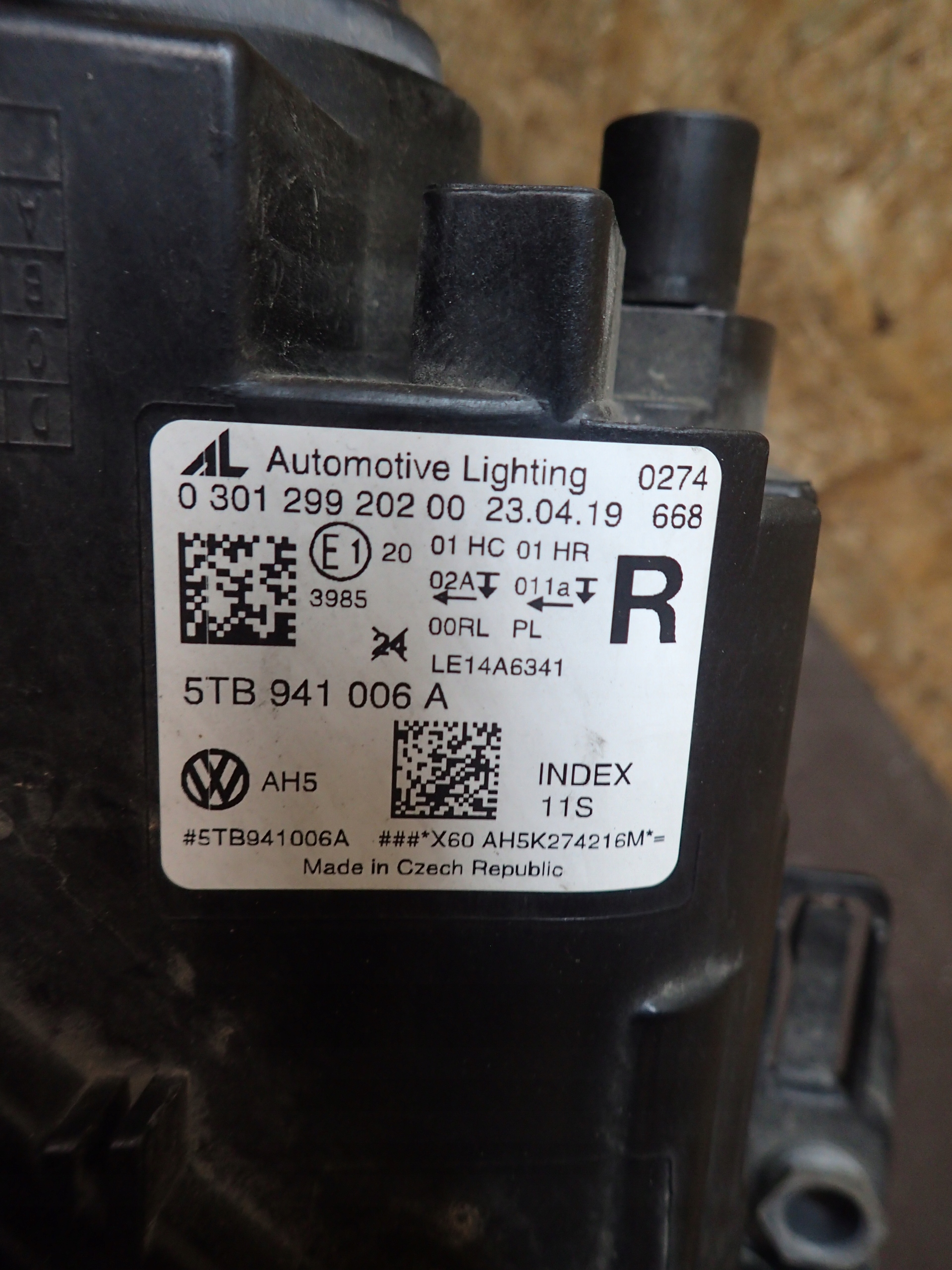 LIGHT FRONT RIGHT VW TOURAN 15- 5TB941006A