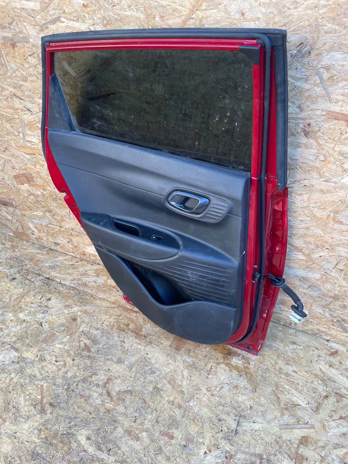 damaged door rear part rear. left Hyundai Bayon red