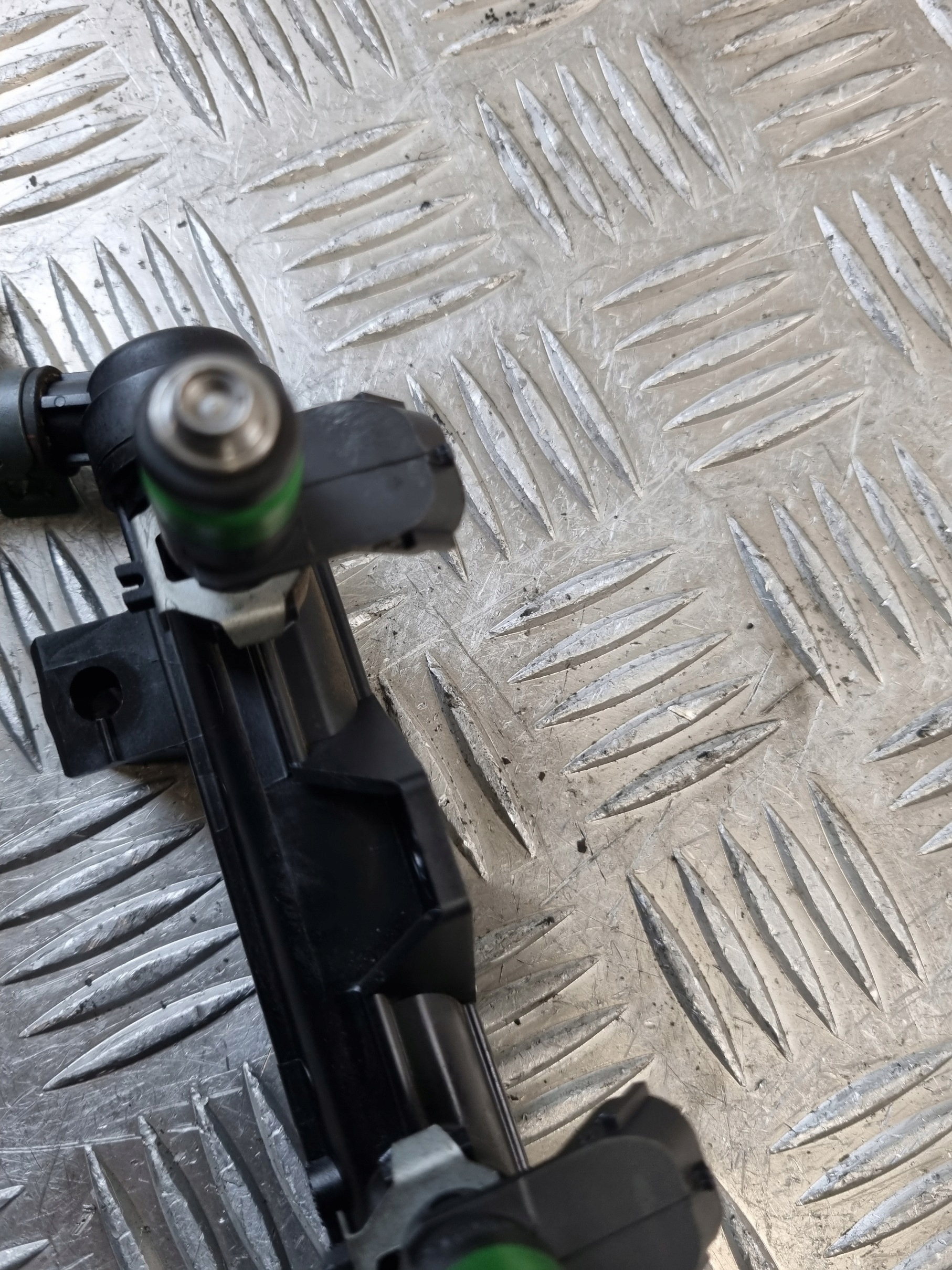 kraftstoffverteiler einspritzleiste VW POLO IV 1.2B