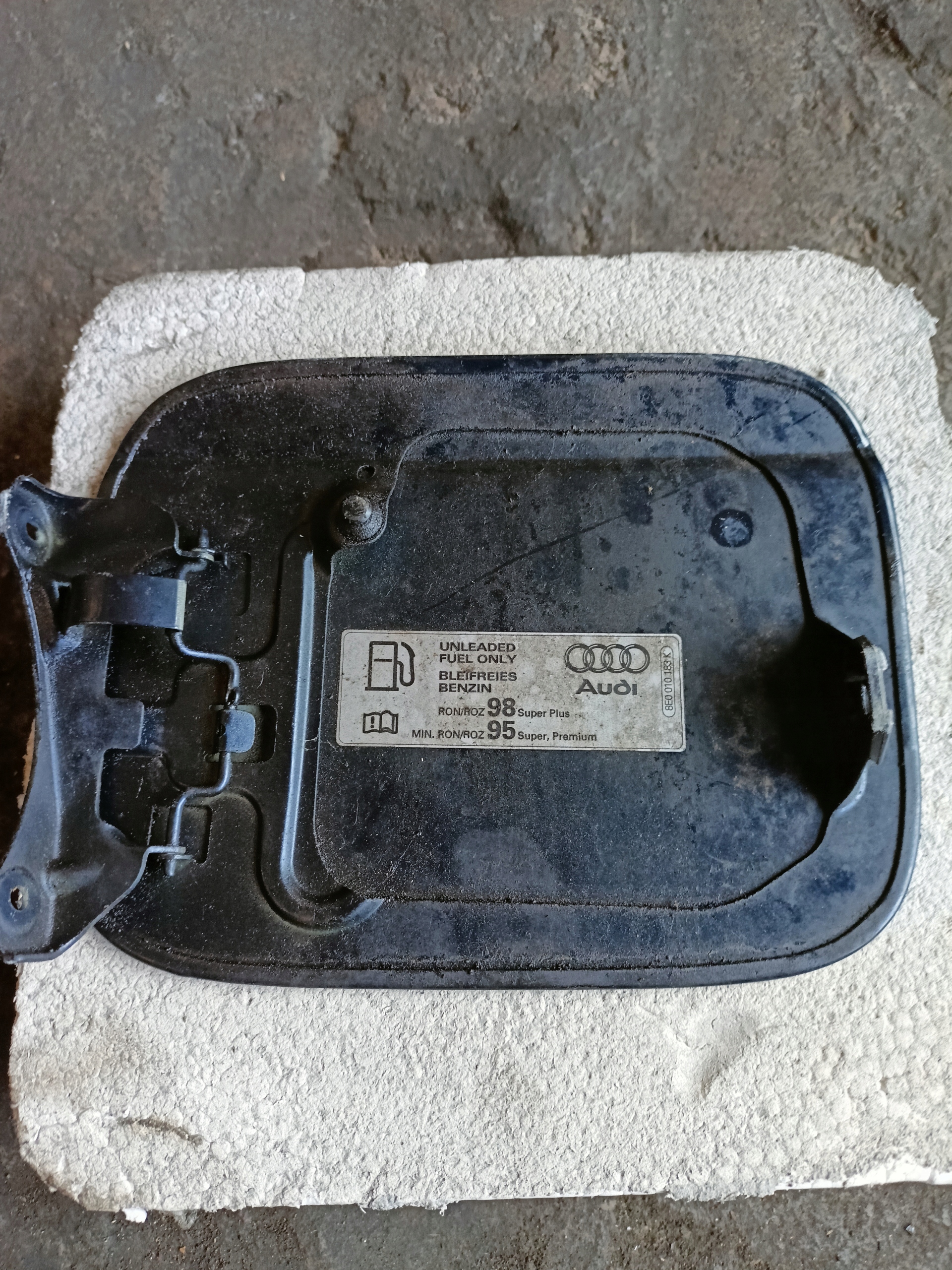 TANKKLAPPE DES KRAFTSTOFFSBEHÄLTERS AUDI A4 B7 LZ5A 8E0010183K