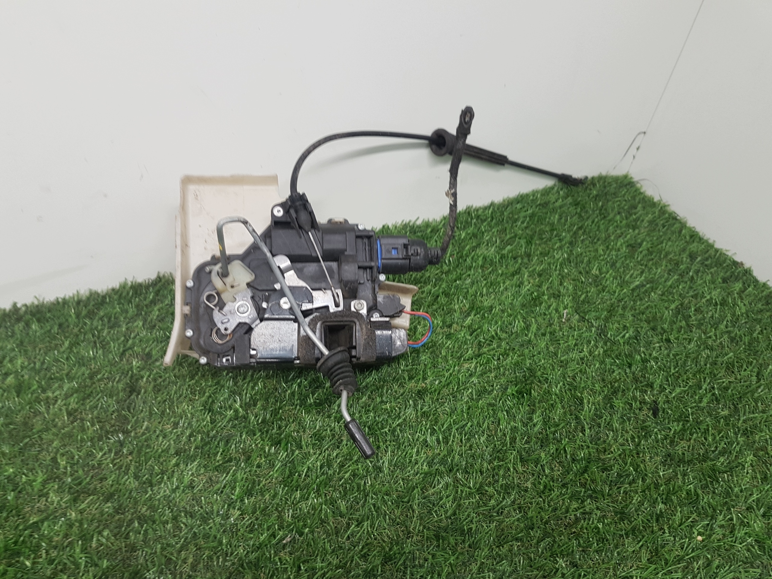 lock door left front VOLKSWAGEN POLO 4