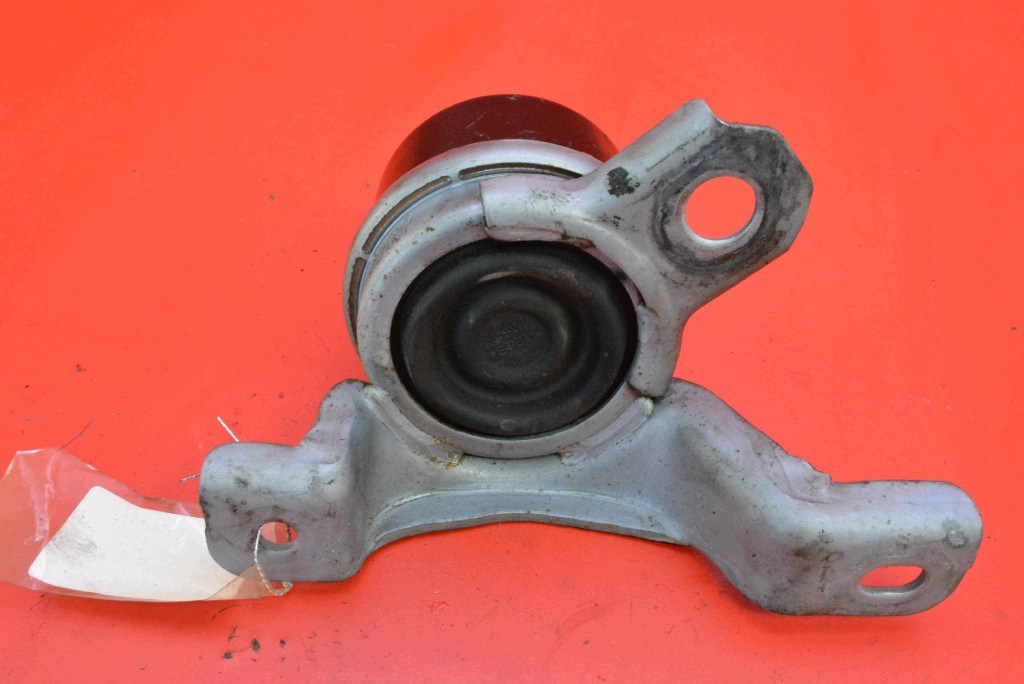 holder engine mount right 30671245 VOLVO XC60 1 and 2.0 D3 163 KM 08-13