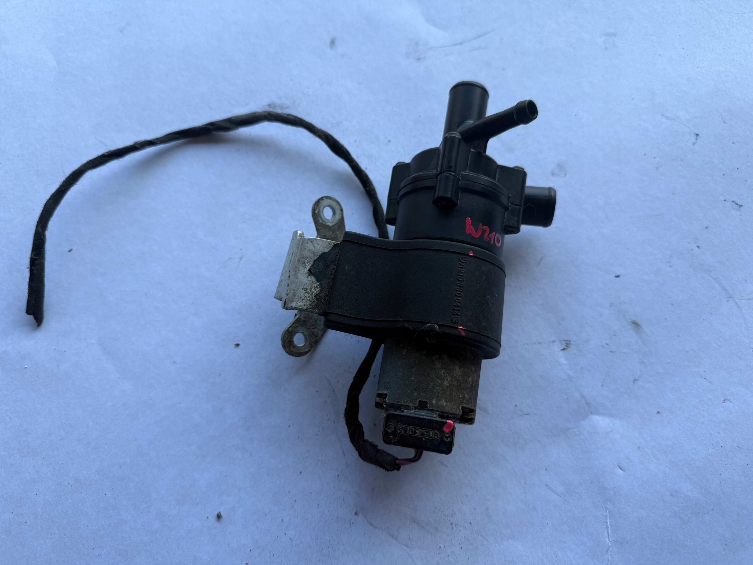 MERCEDES W210 pumpa pumpa cirkulacije vode A2108300414