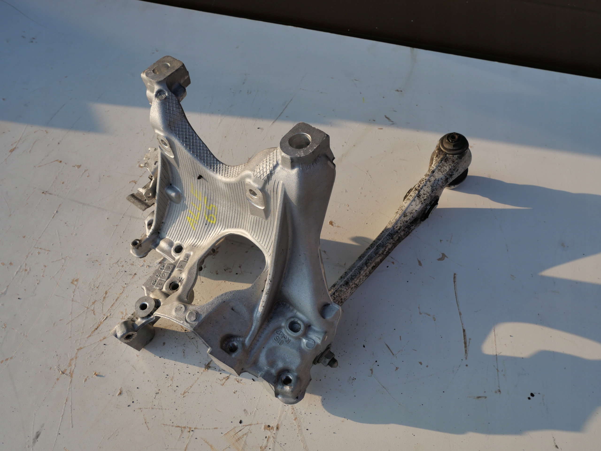 AUDI A4 B9 A5 8W right holder SANEK springing 8W0399296E
