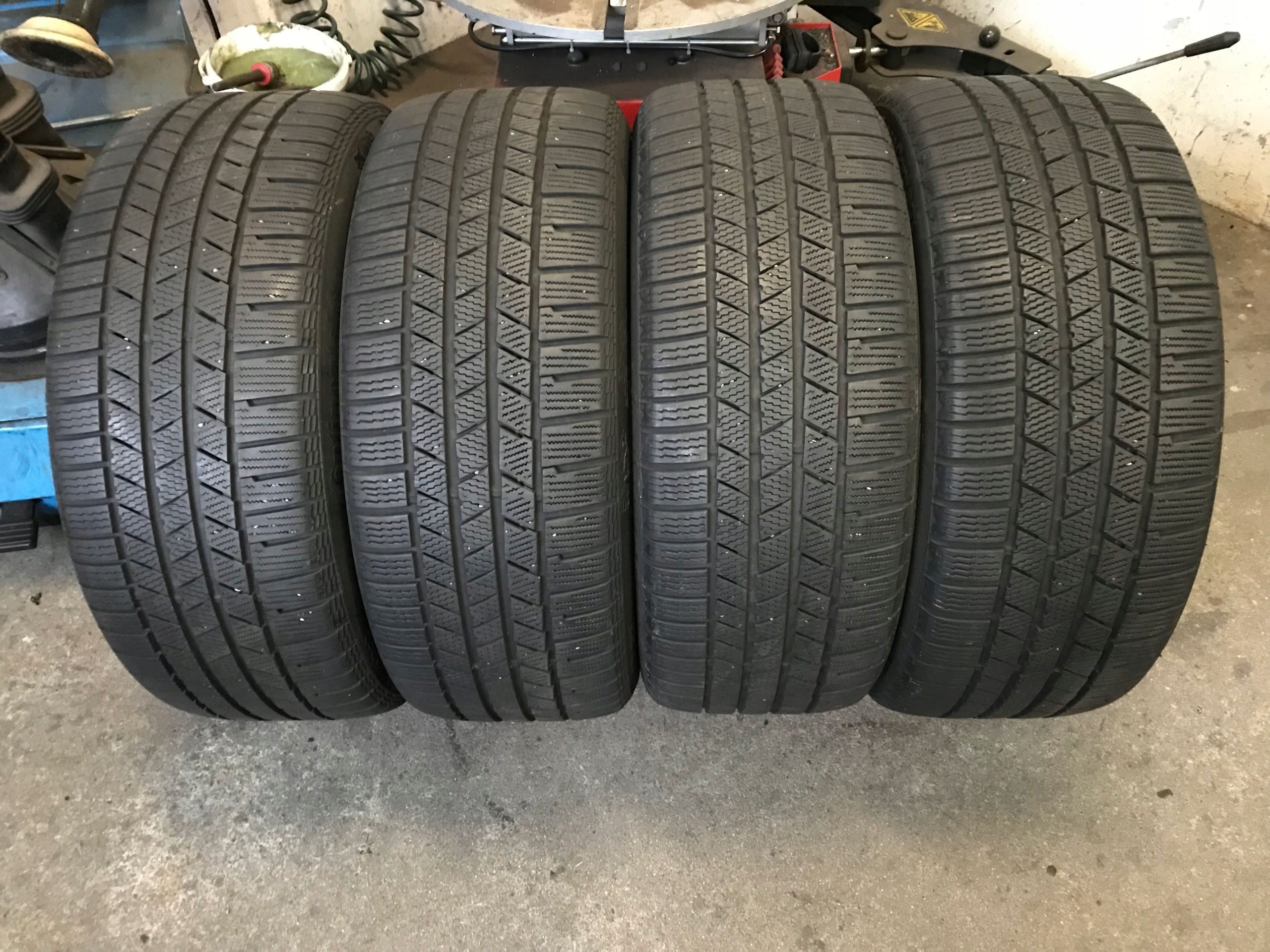 Зимові шини 275 / 40r22 Continental CrossCont. ДЕМО
