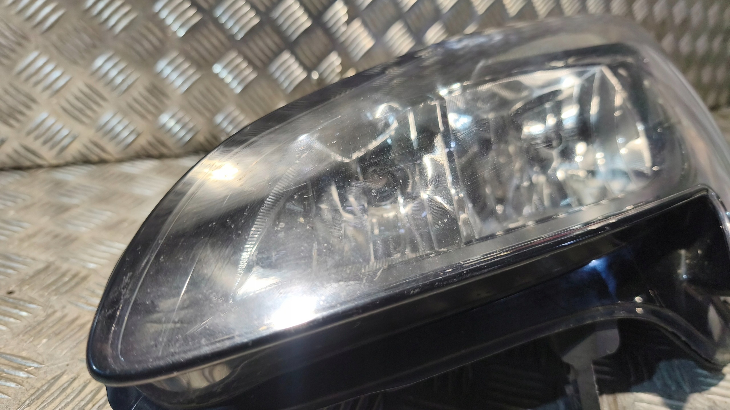 light left front OPEL CORSA E 2018r 39108222LH