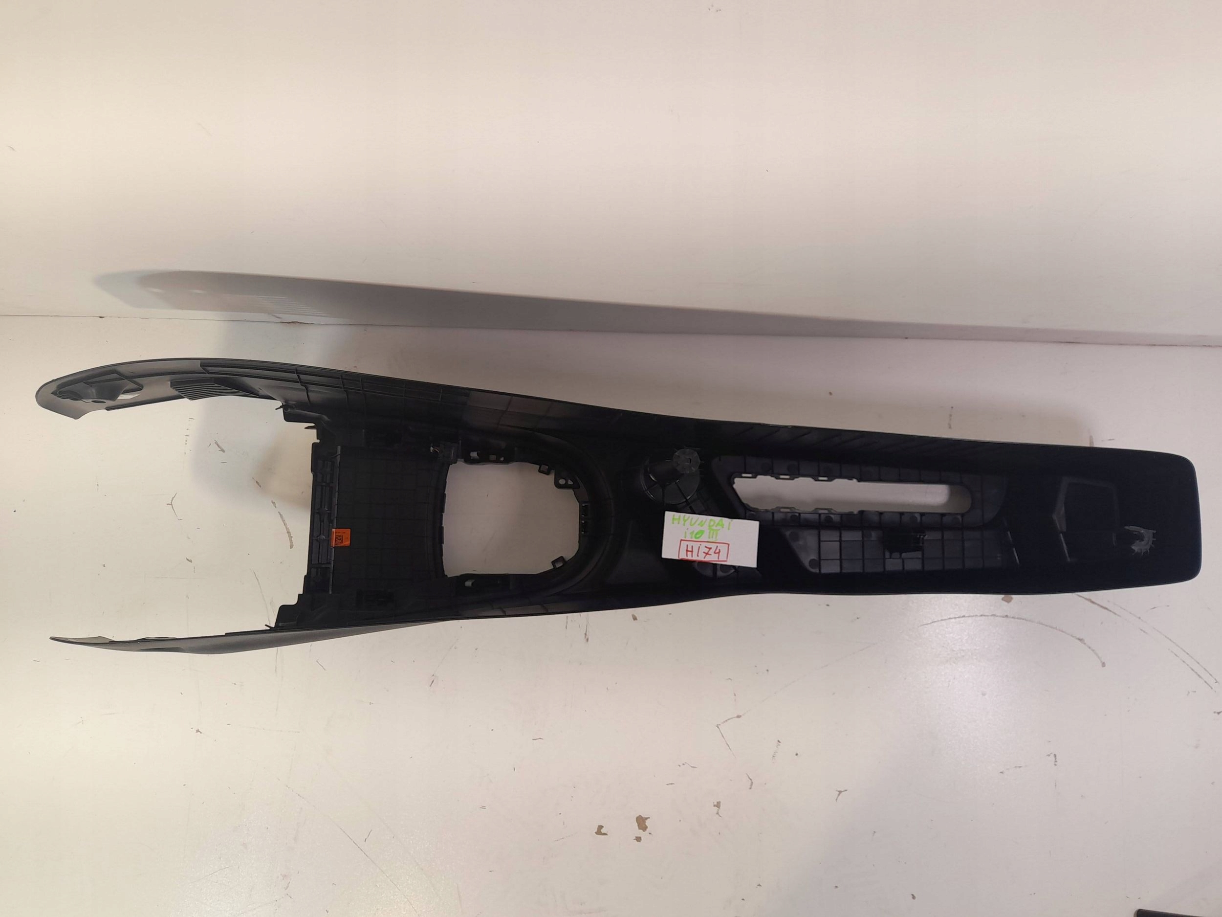 Hyundai i10 III console central 84610K7000 (HI74)