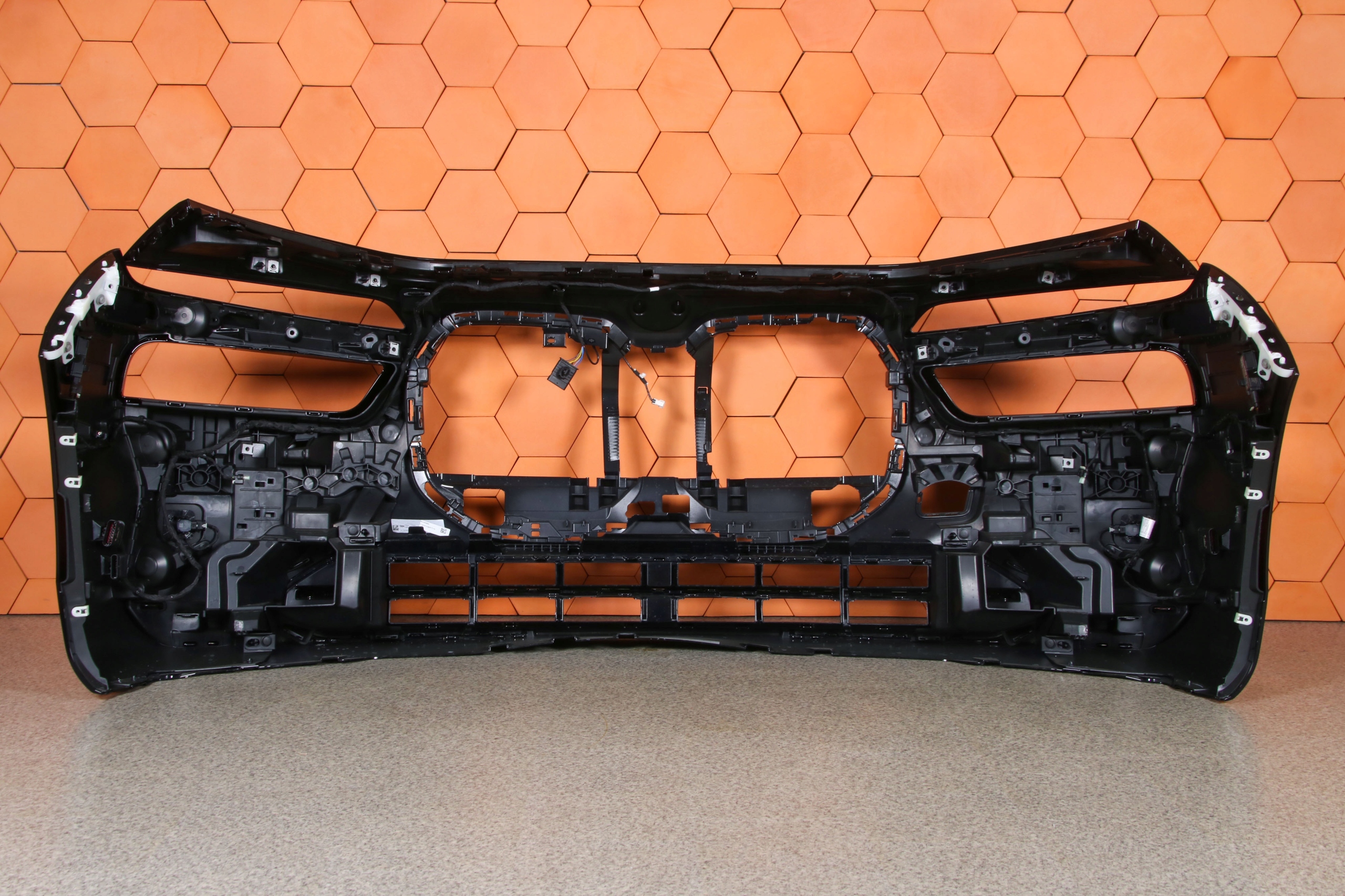 BMW 7 G70 i7 bumper front front colour 475